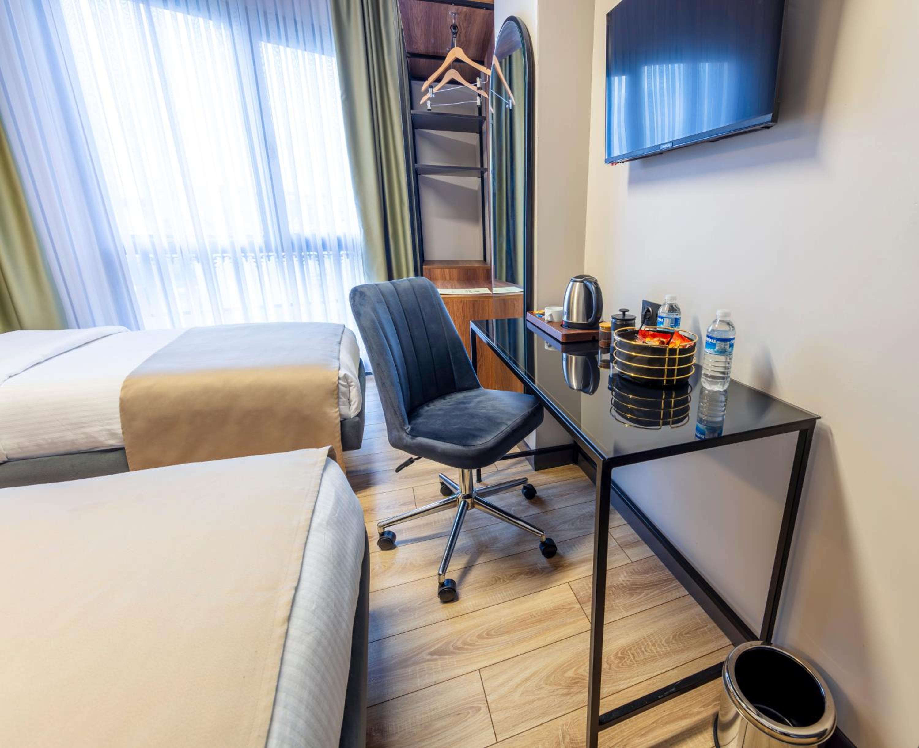Deluxe Triple Room - Photo 8