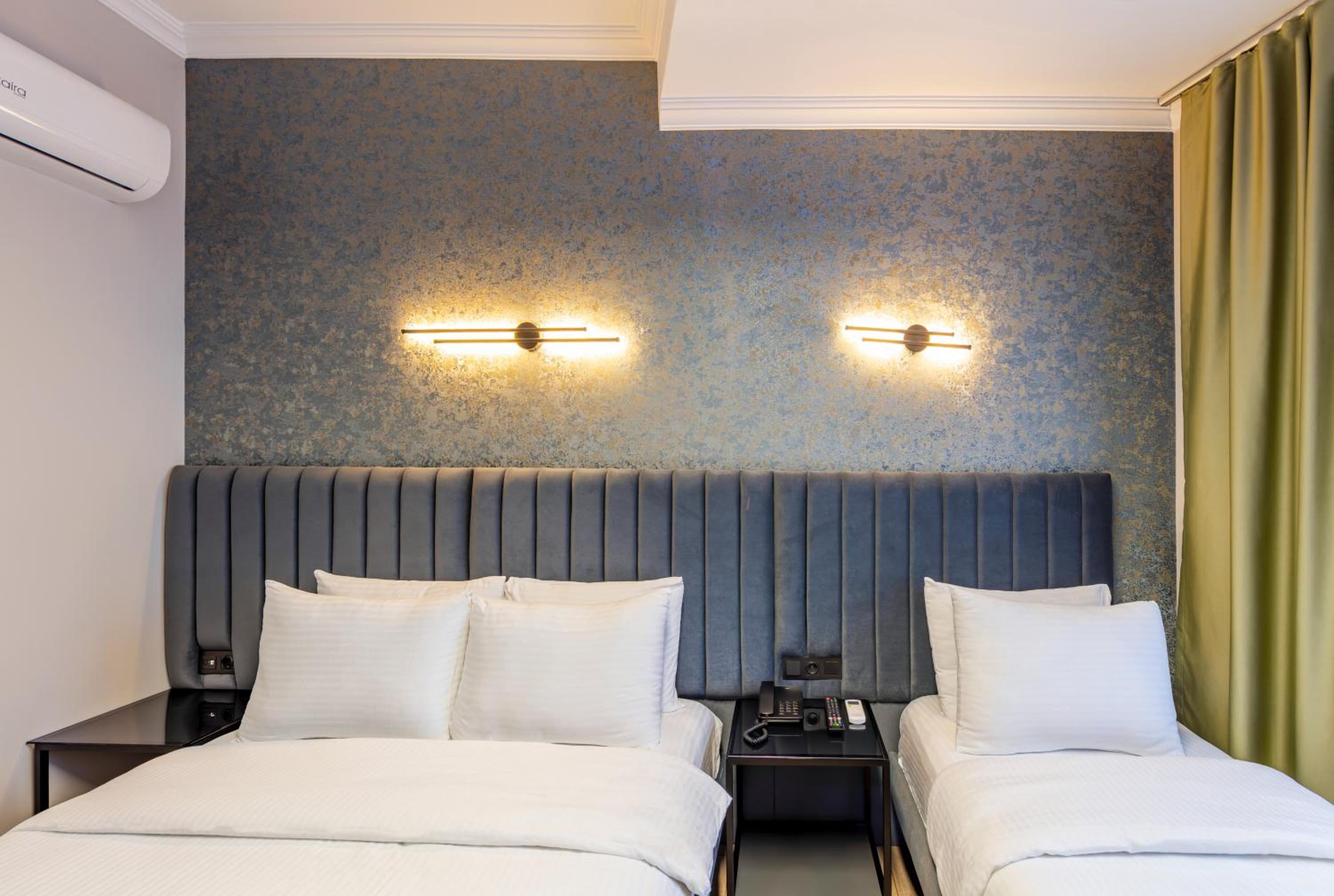 Deluxe Triple Room - Photo 13