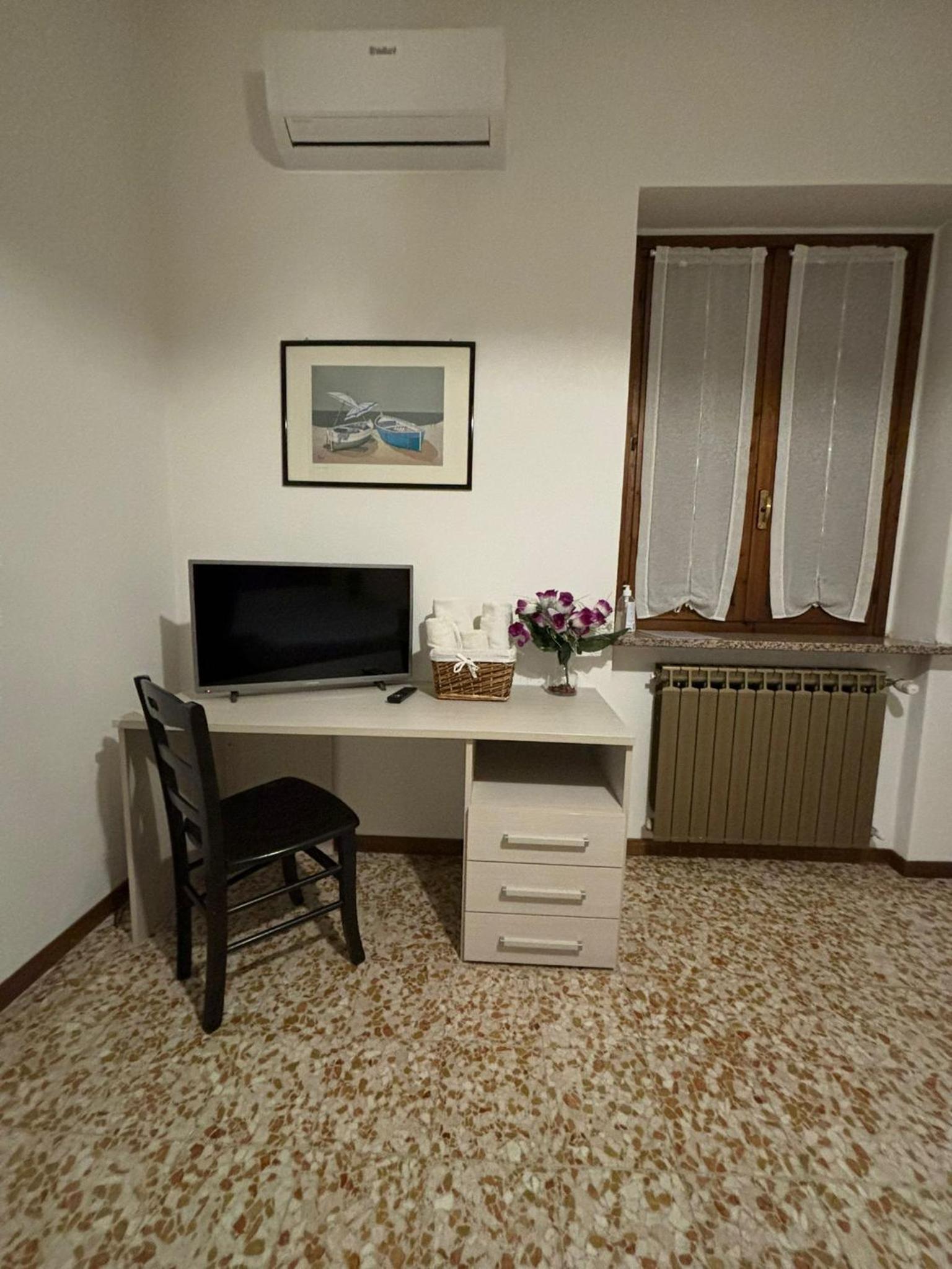 Double Room with Private Bathroom - Photo 3