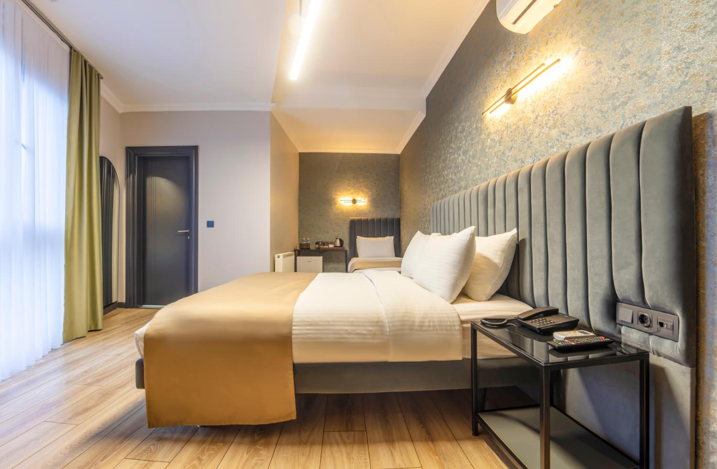 Deluxe Quadruple Room - Photo 1