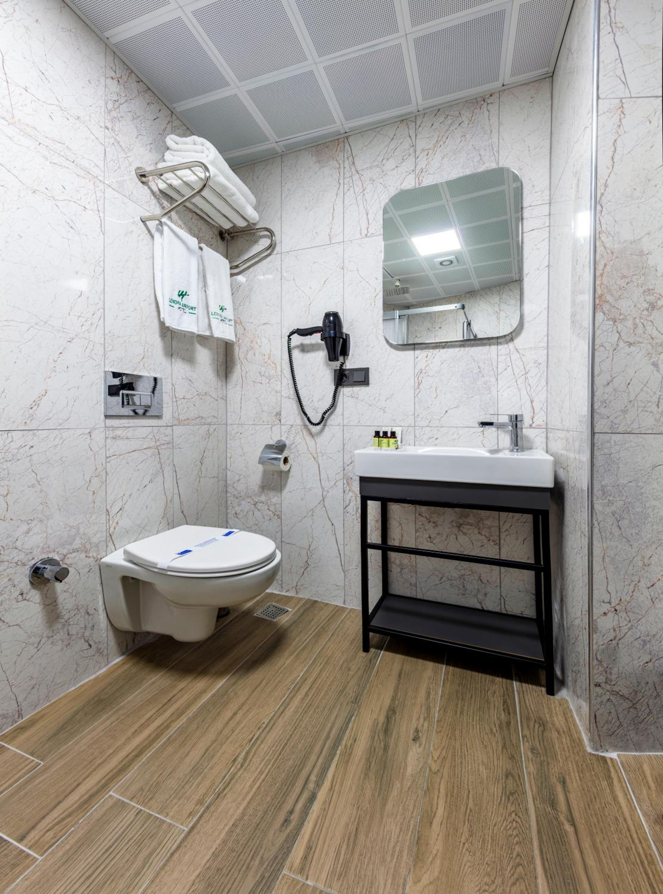 Deluxe Quadruple Room - Photo 10