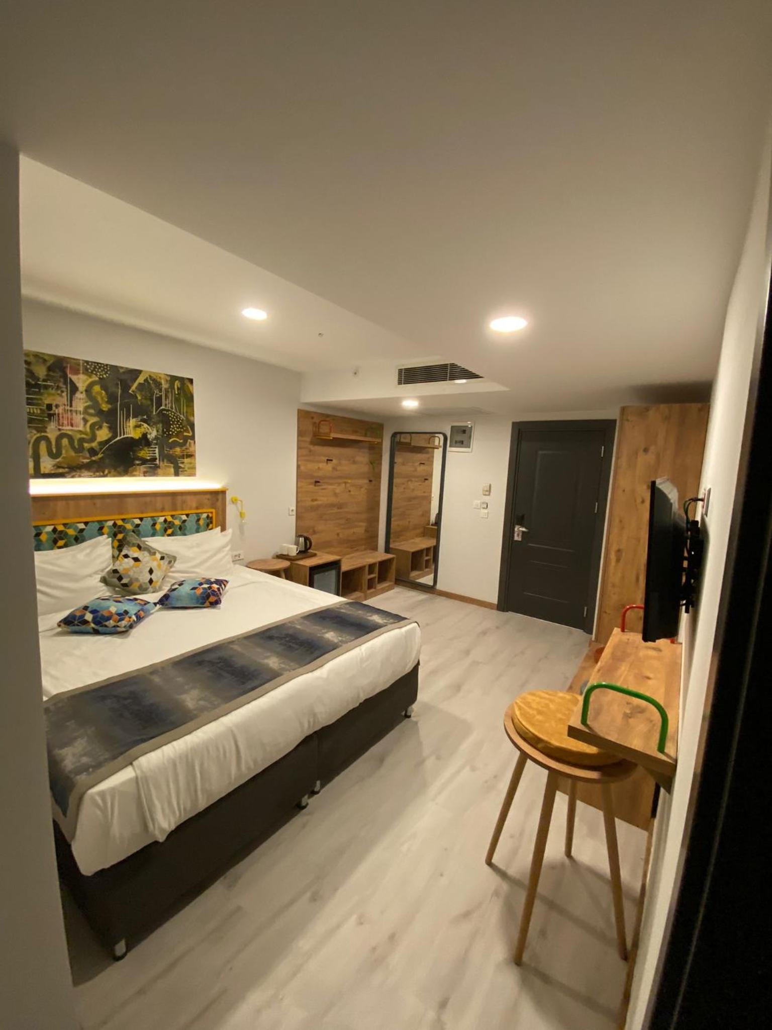 Deluxe Double Room With Balcony photo 2