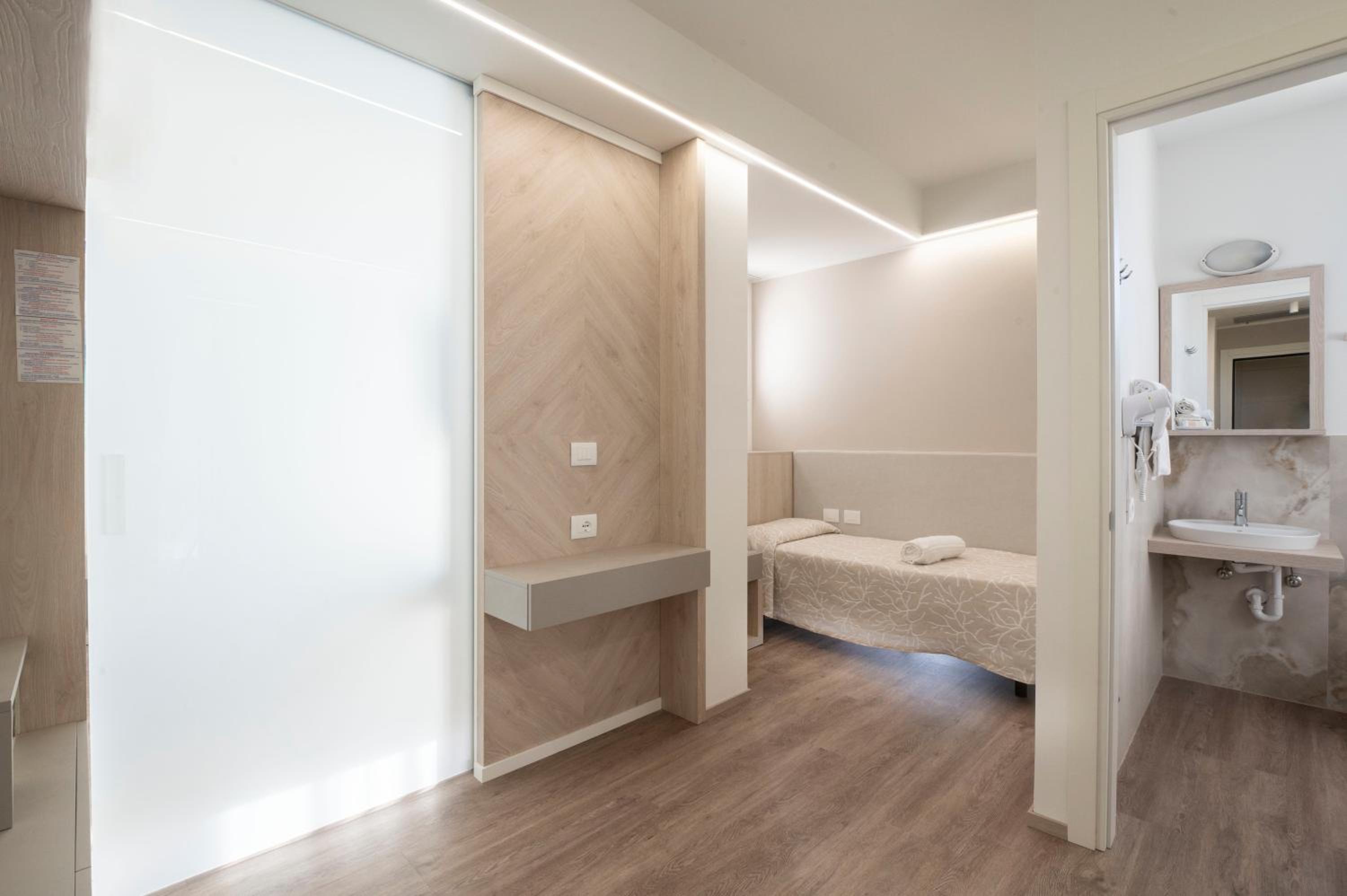 Deluxe Triple Room photo 2