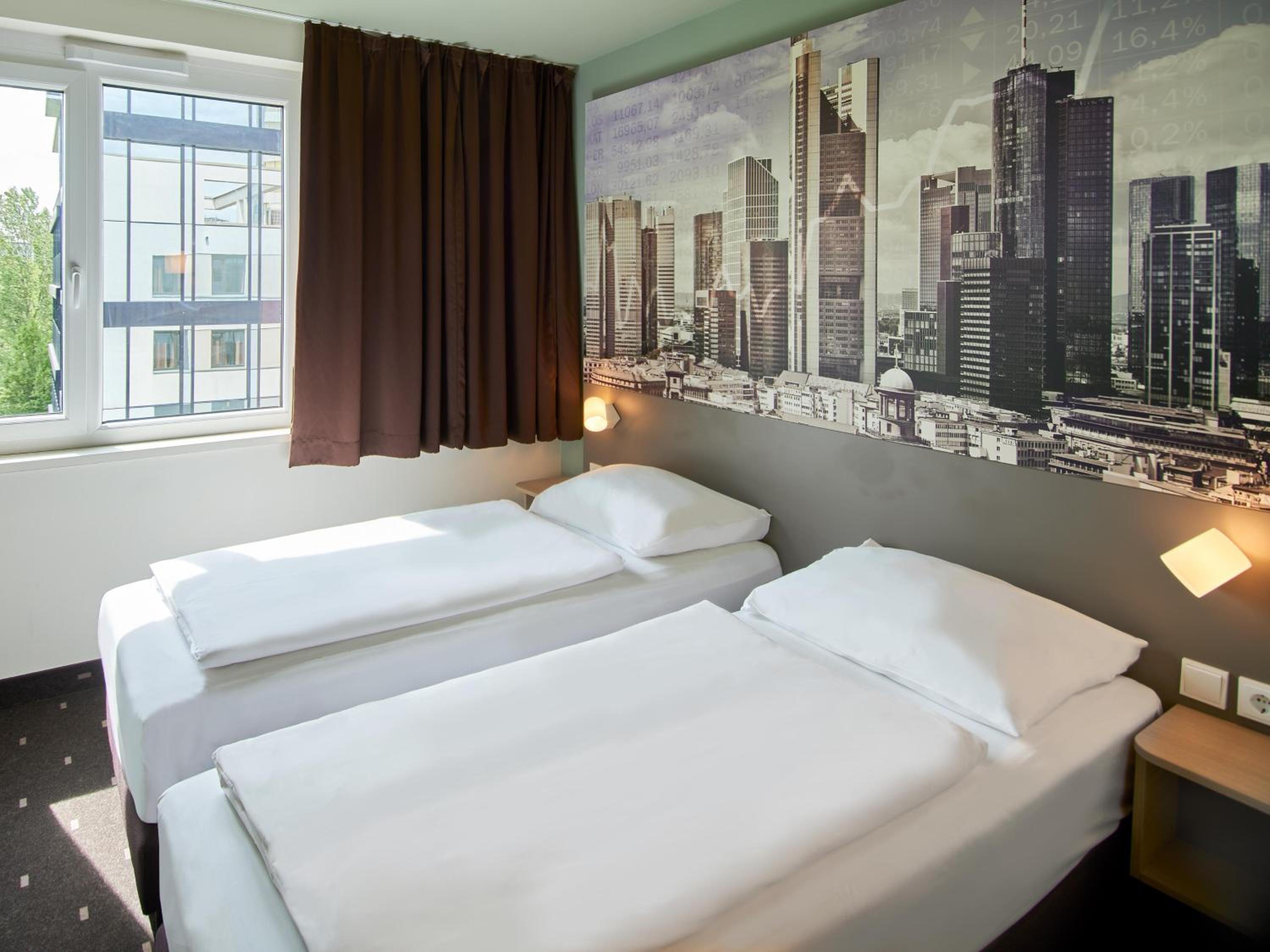 Twin Room - Non-Smoking - Photo 1