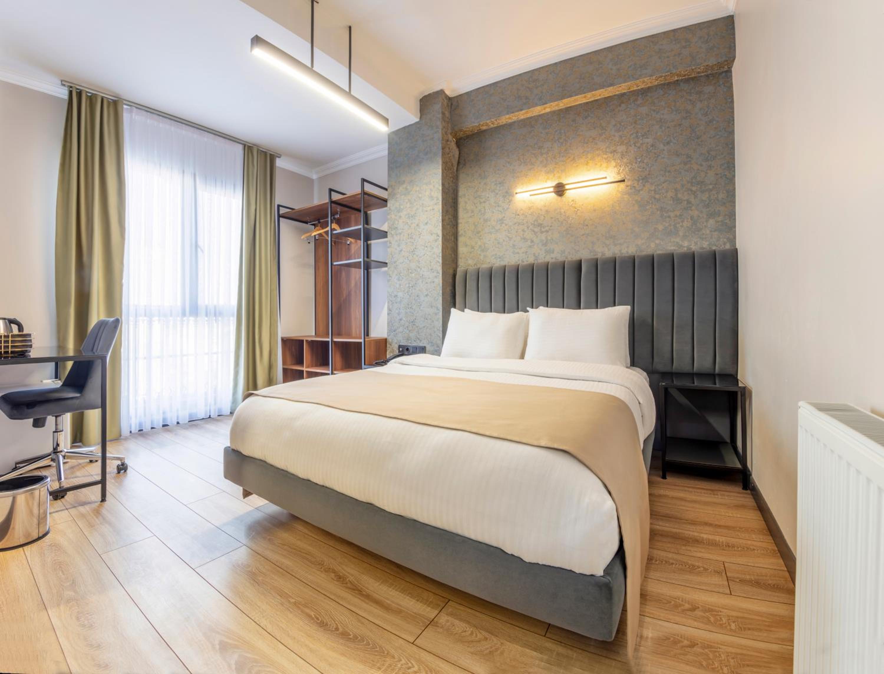 Deluxe Double or Twin Room - Photo 11