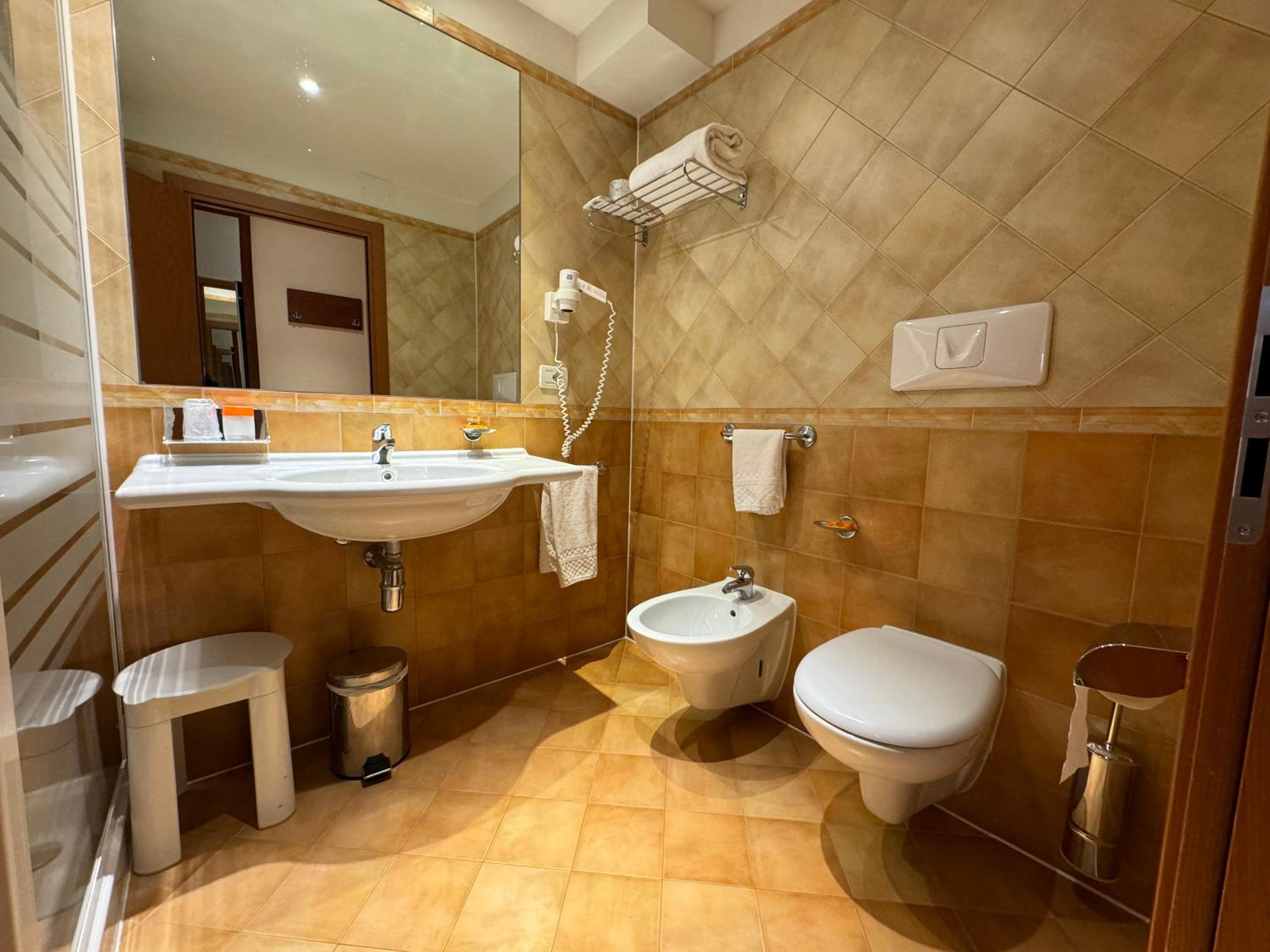 Double Room - Photo 3