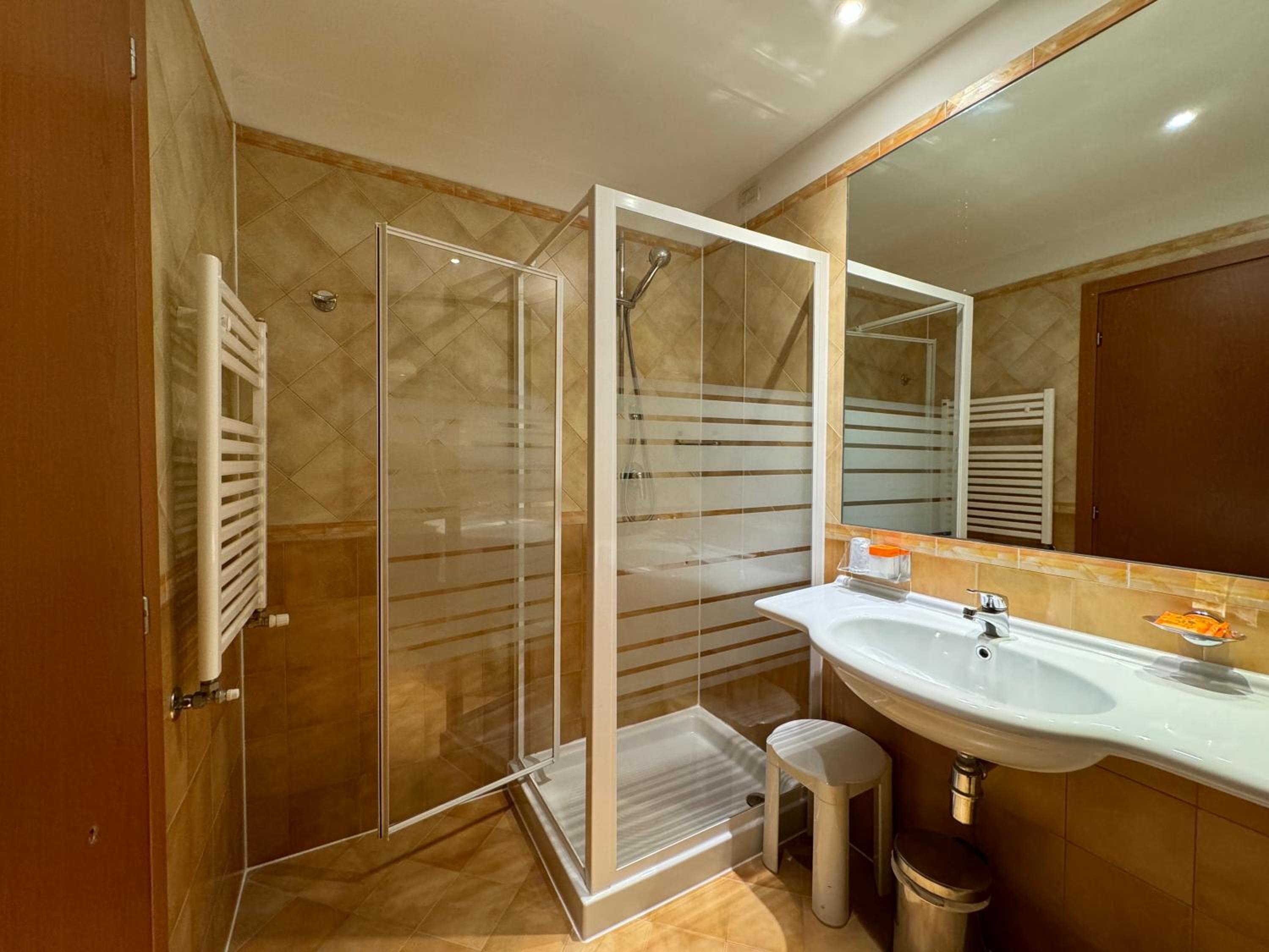 Double Room - Photo 4