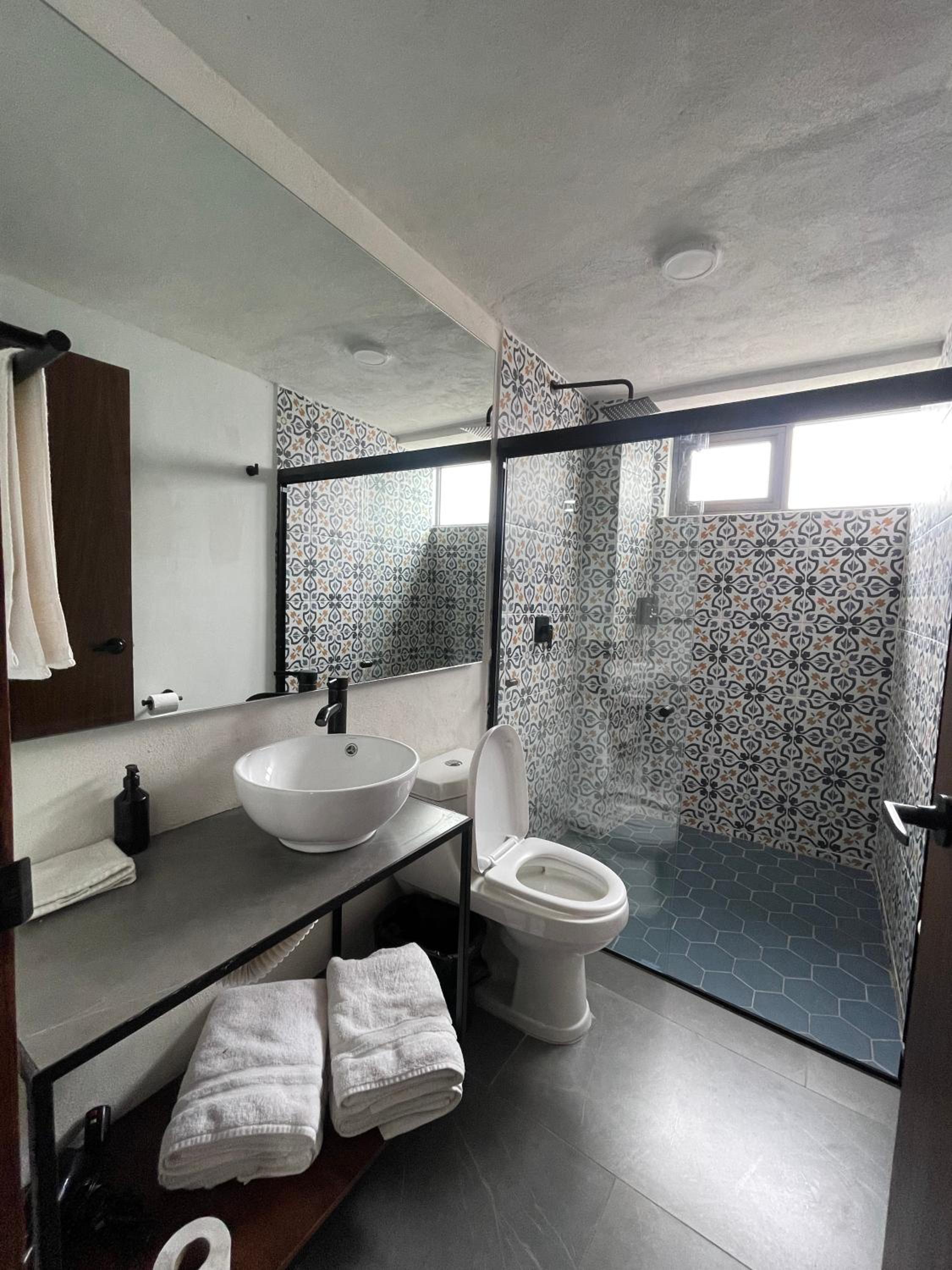 Quadruple Room with Private Bathroom - Photo 3
