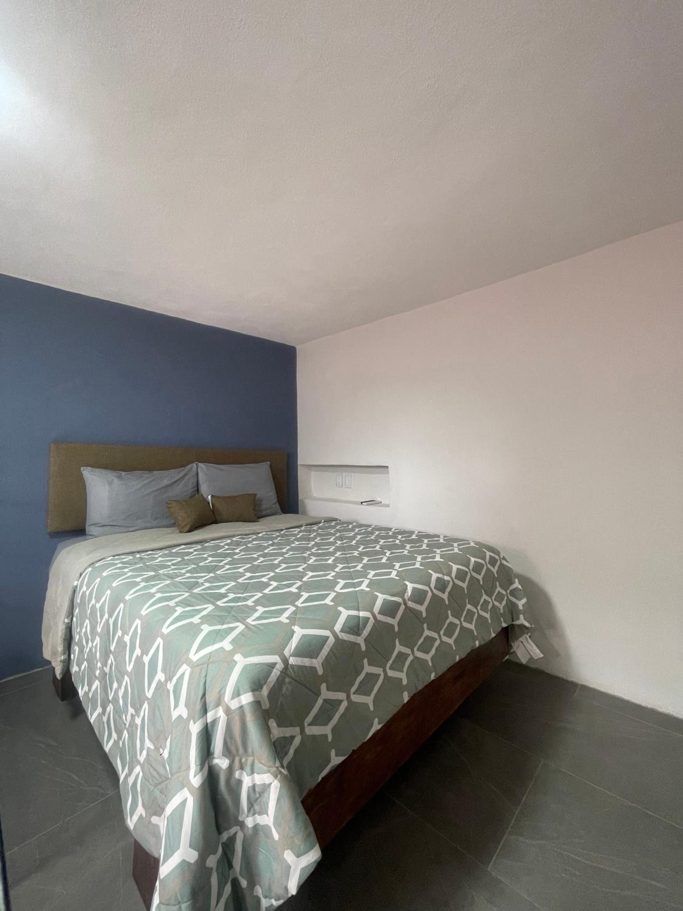 Double Room with Private Bathroom - Photo 11