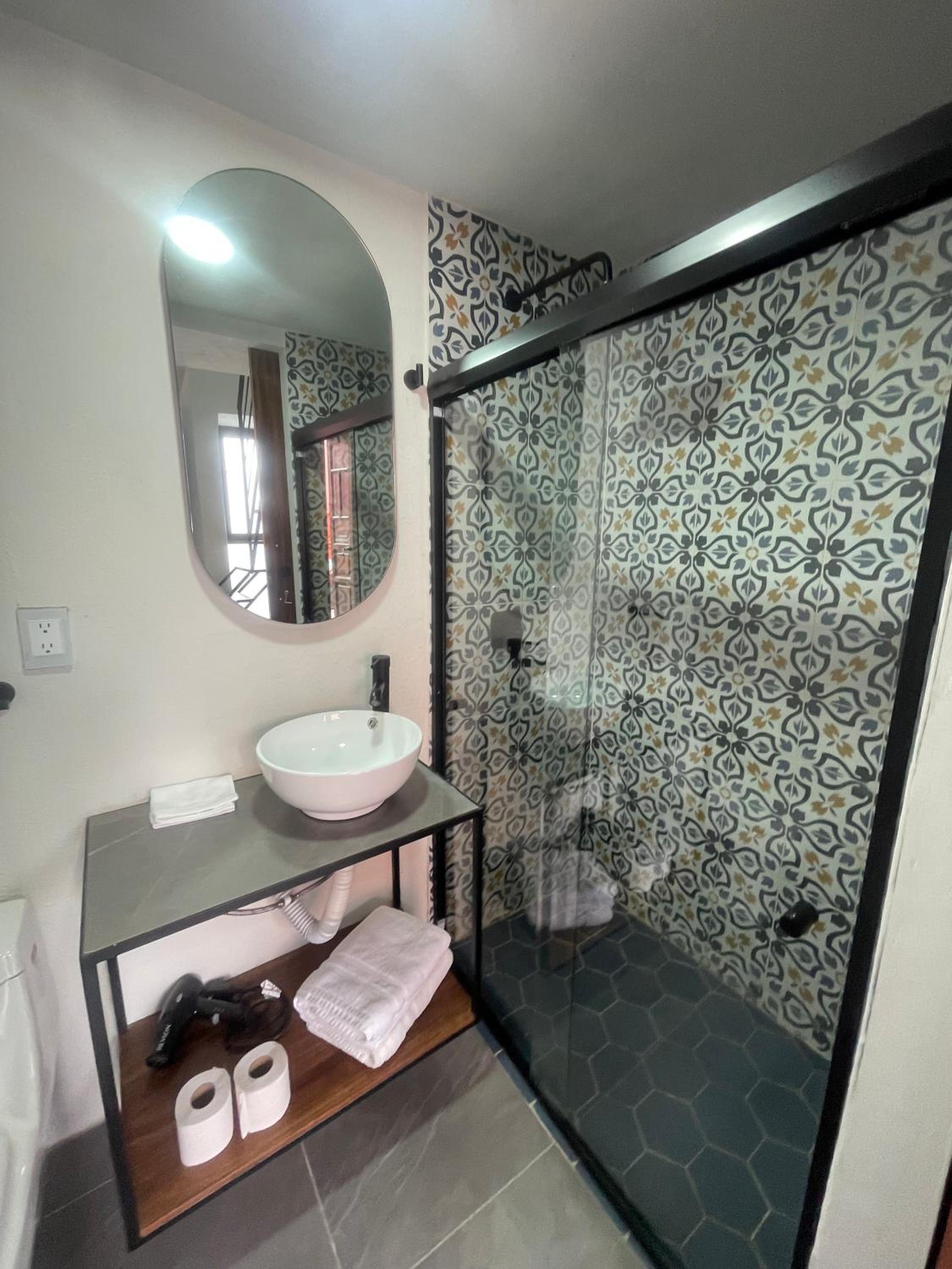 Double Room with Private Bathroom - Photo 4