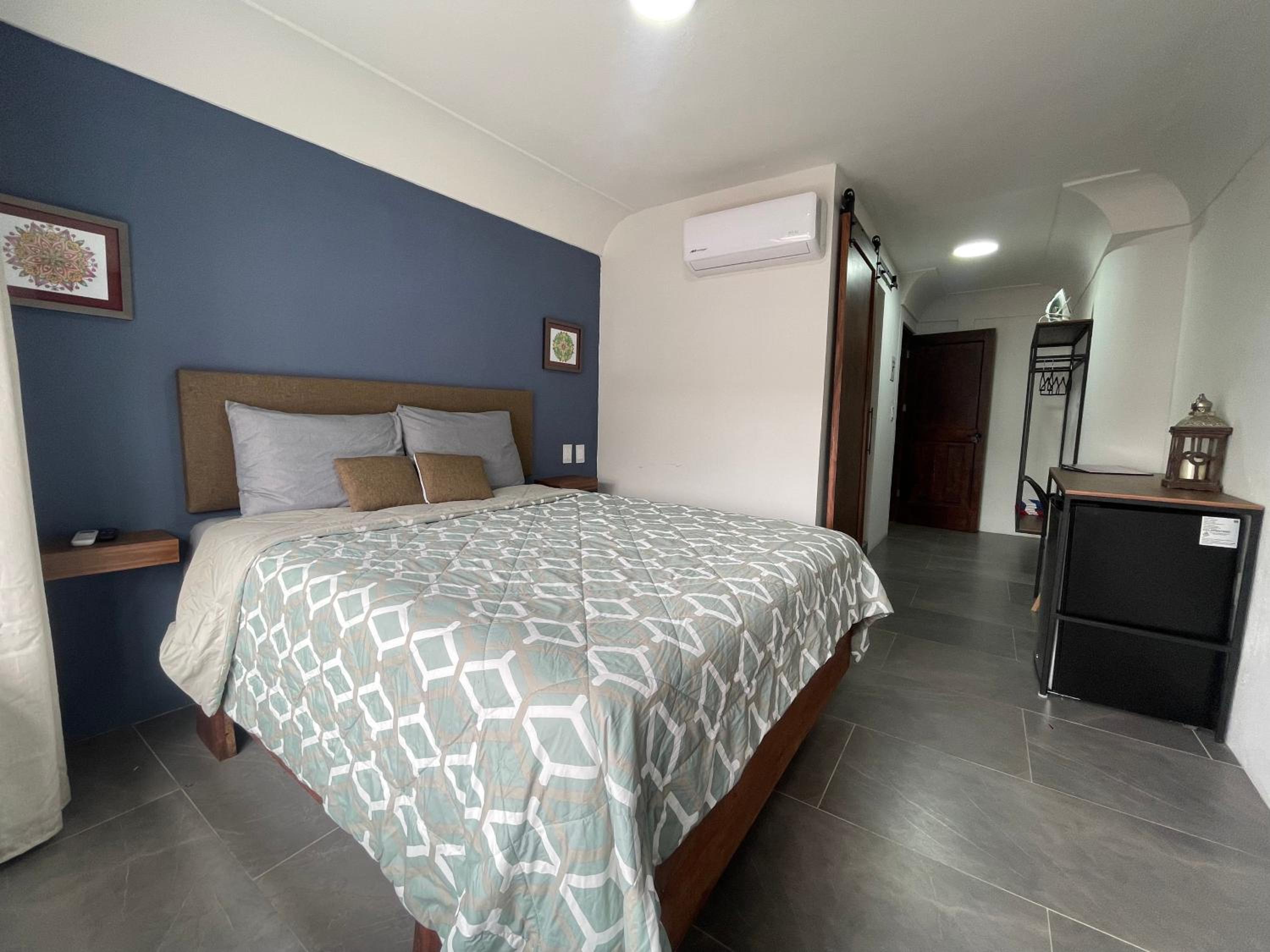 Double Room with Private Bathroom - Photo 7