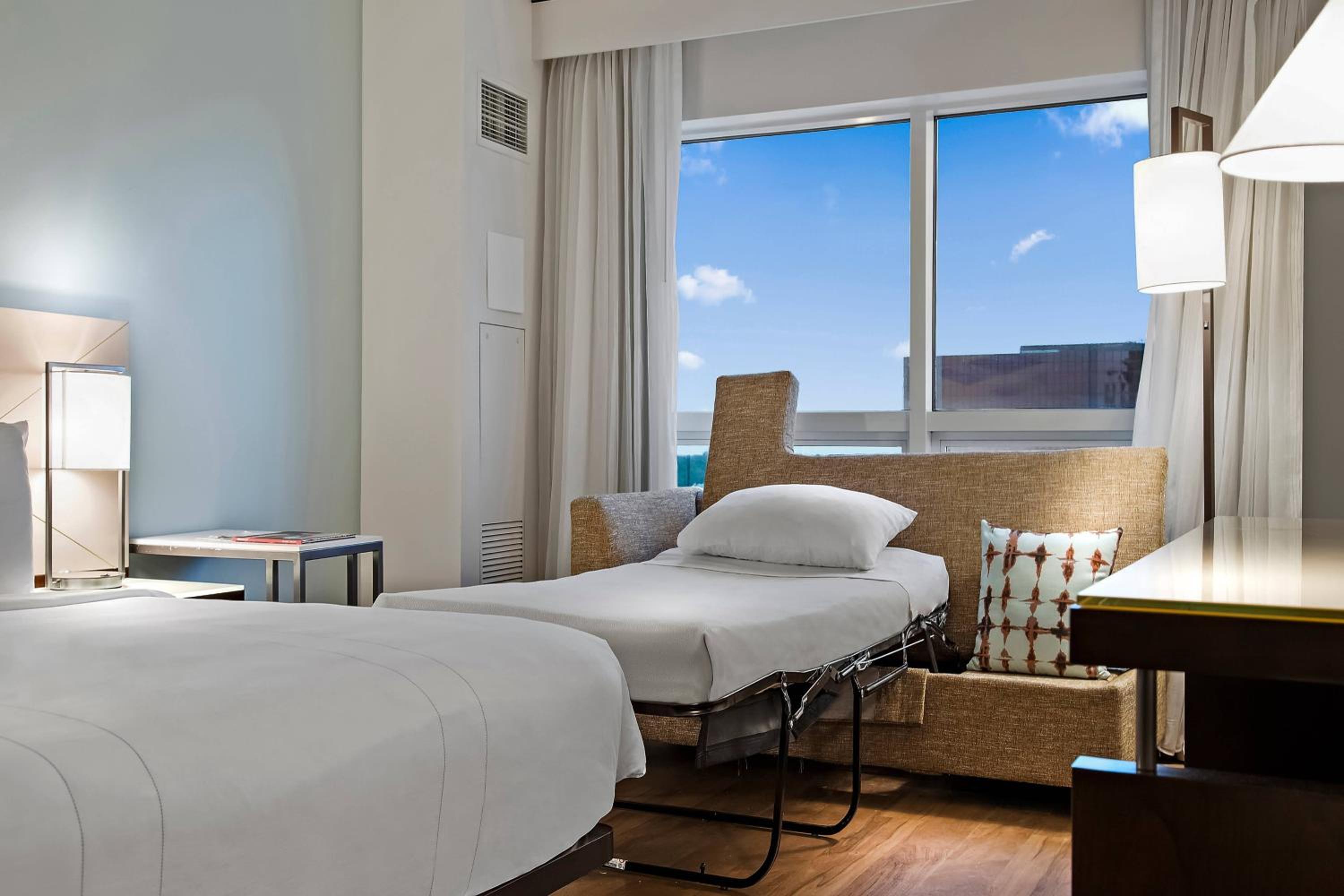 King Room With Lounge Access