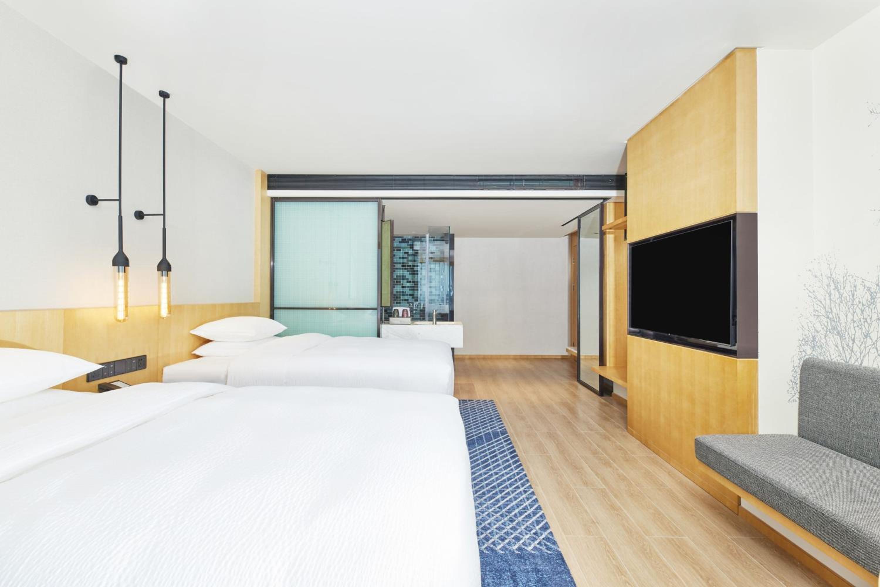 Premium Double Room with Two Double Beds and City View photo 3