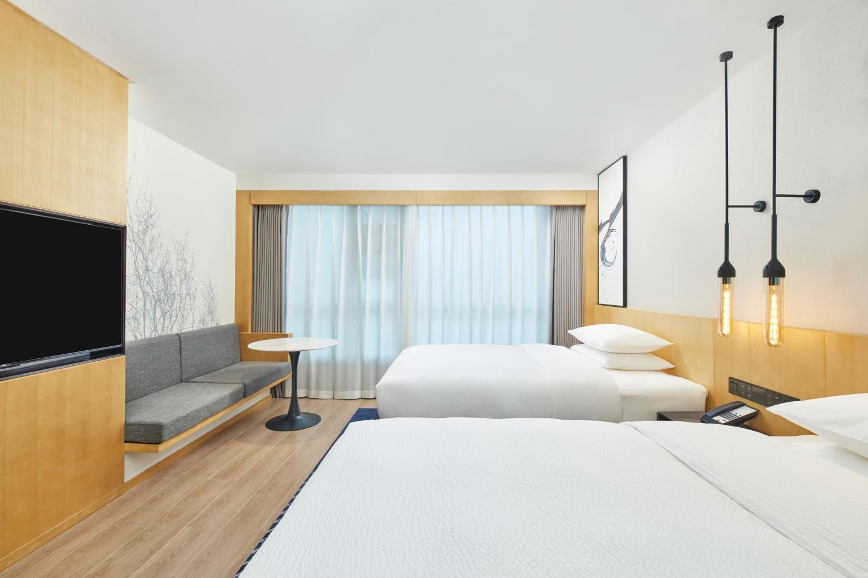 Premium Double Room with Two Double Beds and City View photo 2