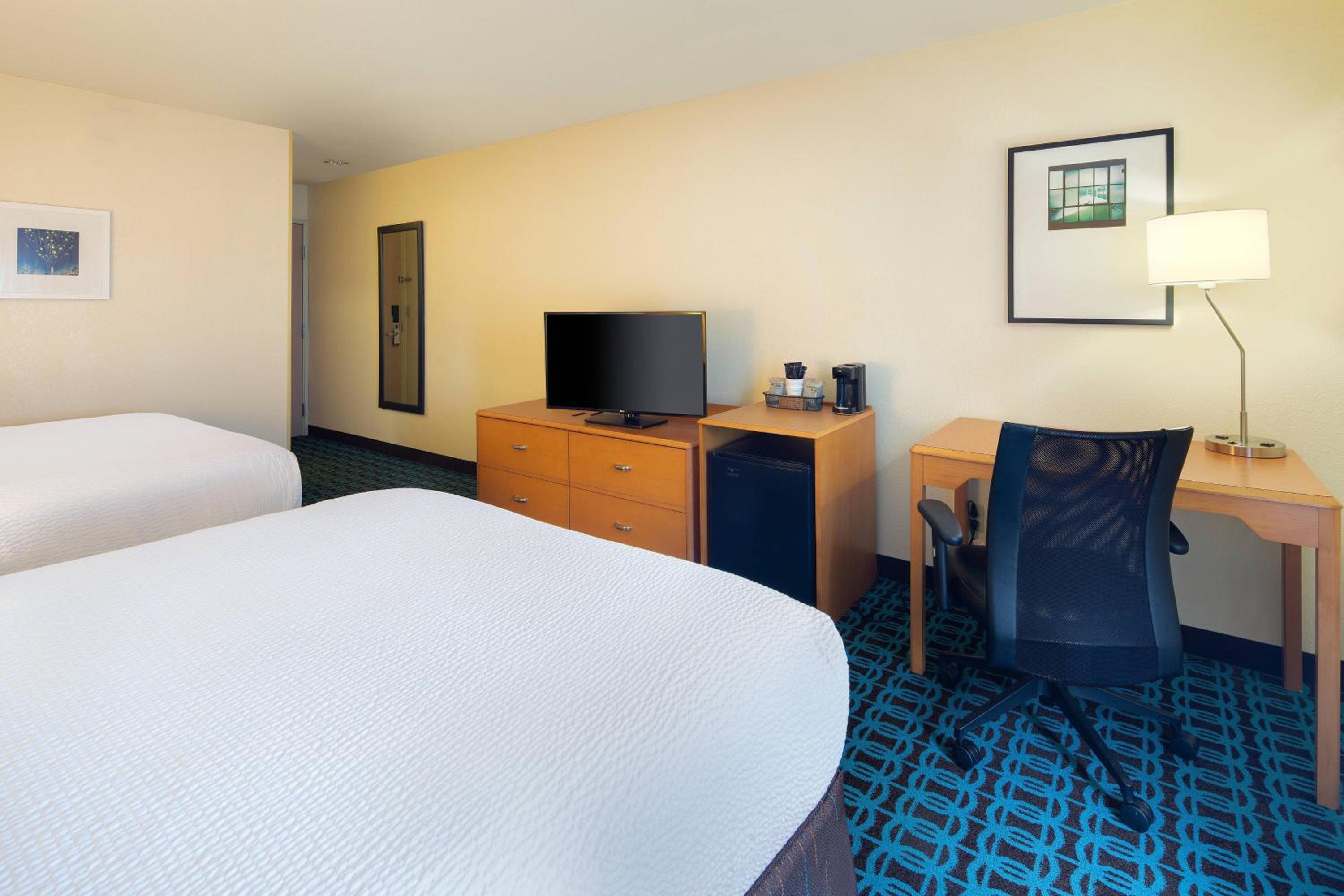 Double Room with Two Double Beds - Photo 3