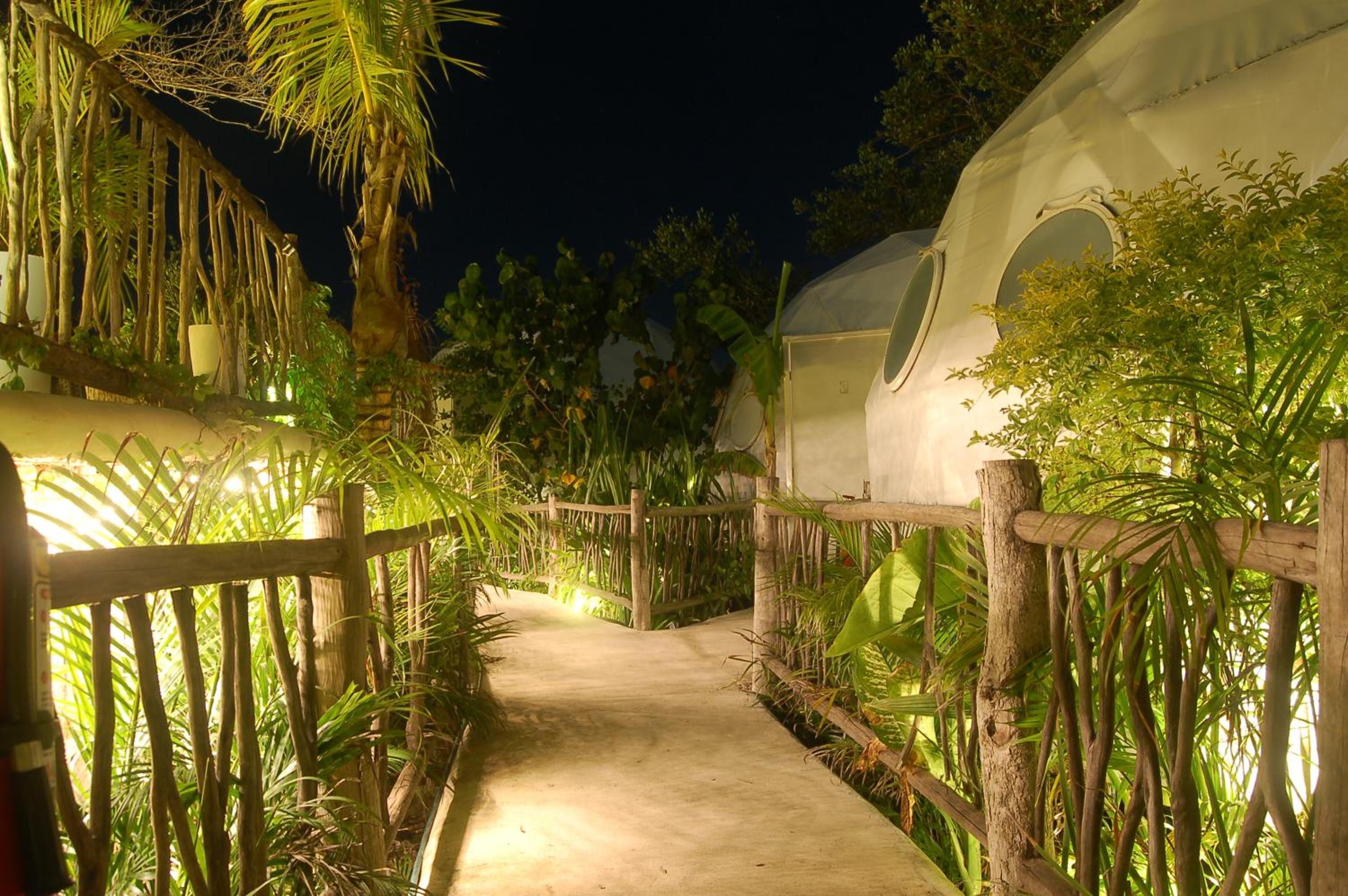 Tent - Photo 3