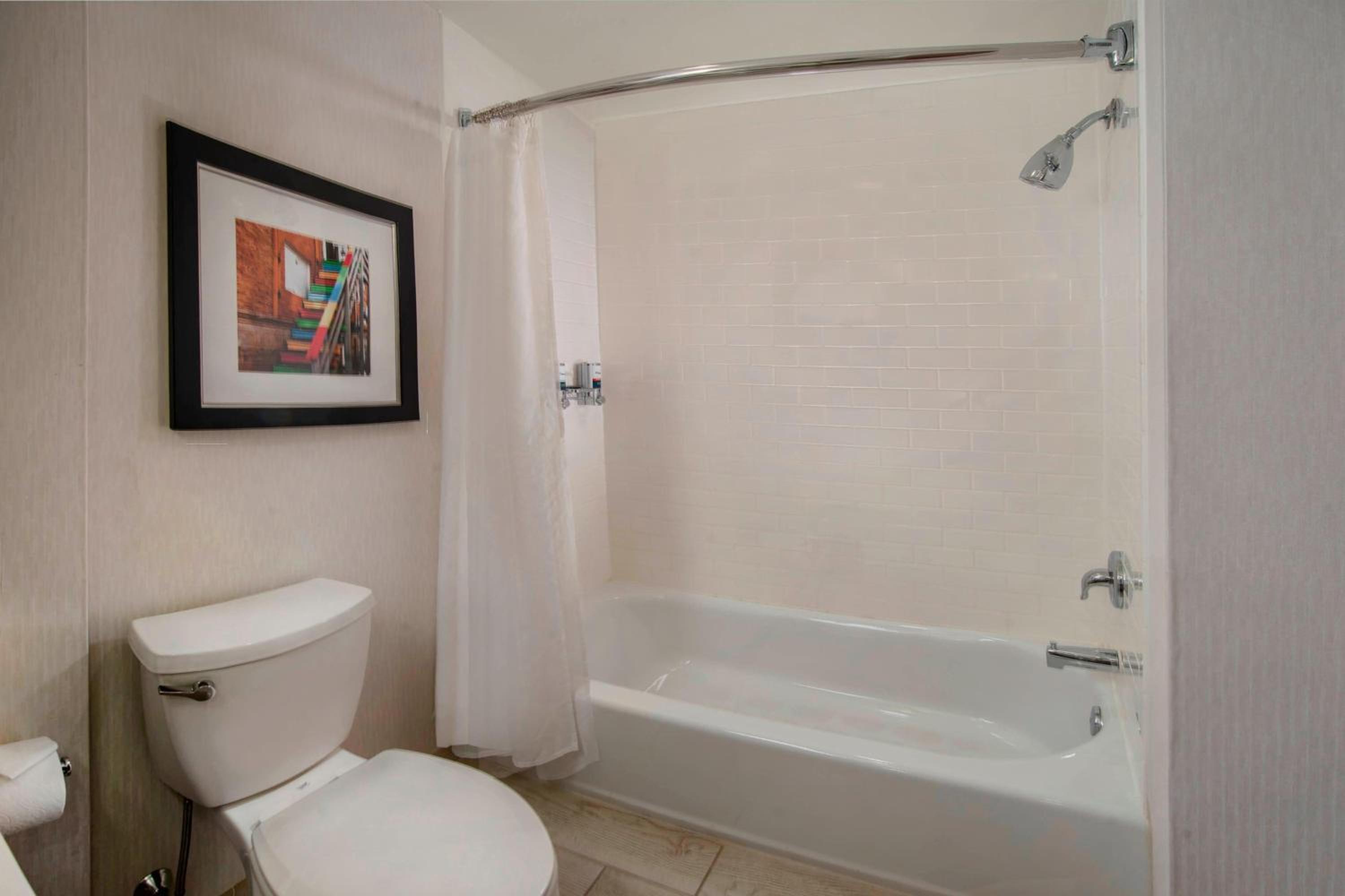 Guest Room, 1 King - Photo 2