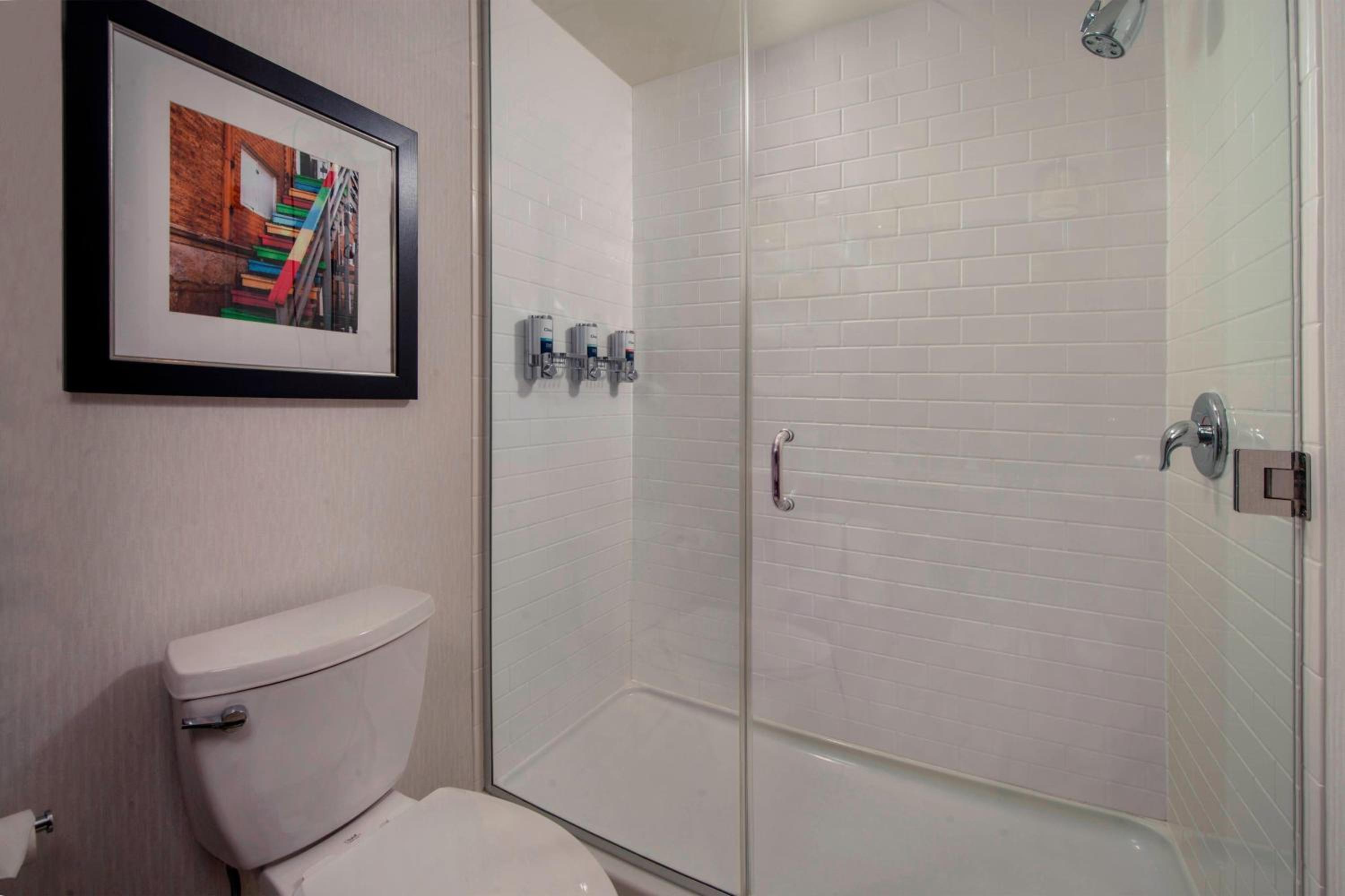 Guest Room, 1 King - Photo 3