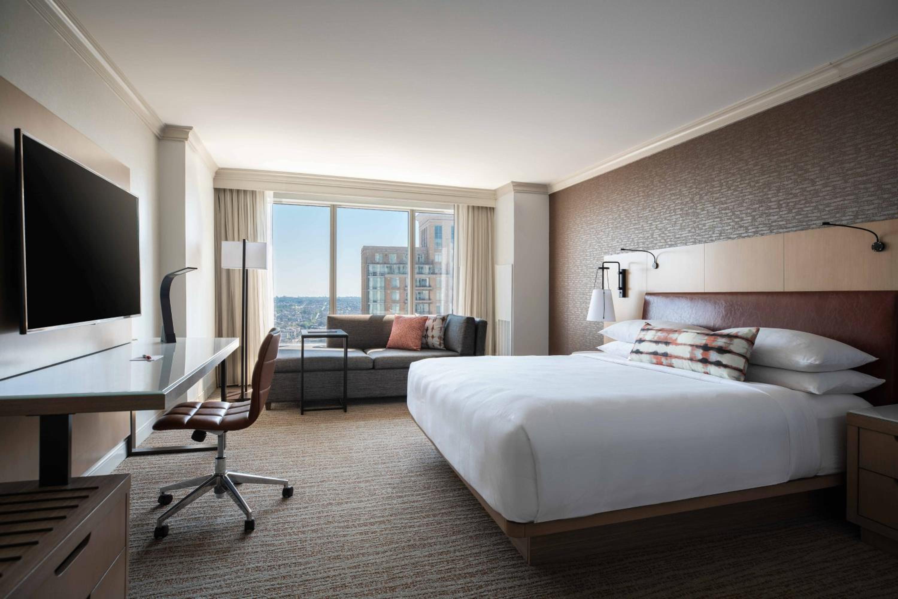 King or Double Room with City View - Photo 2