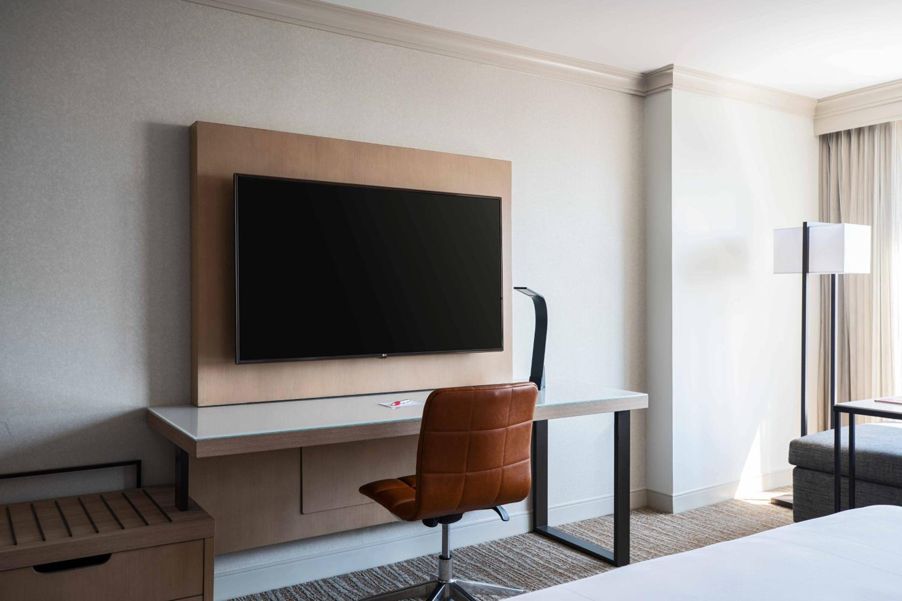 King or Double Room with City View - Photo 4