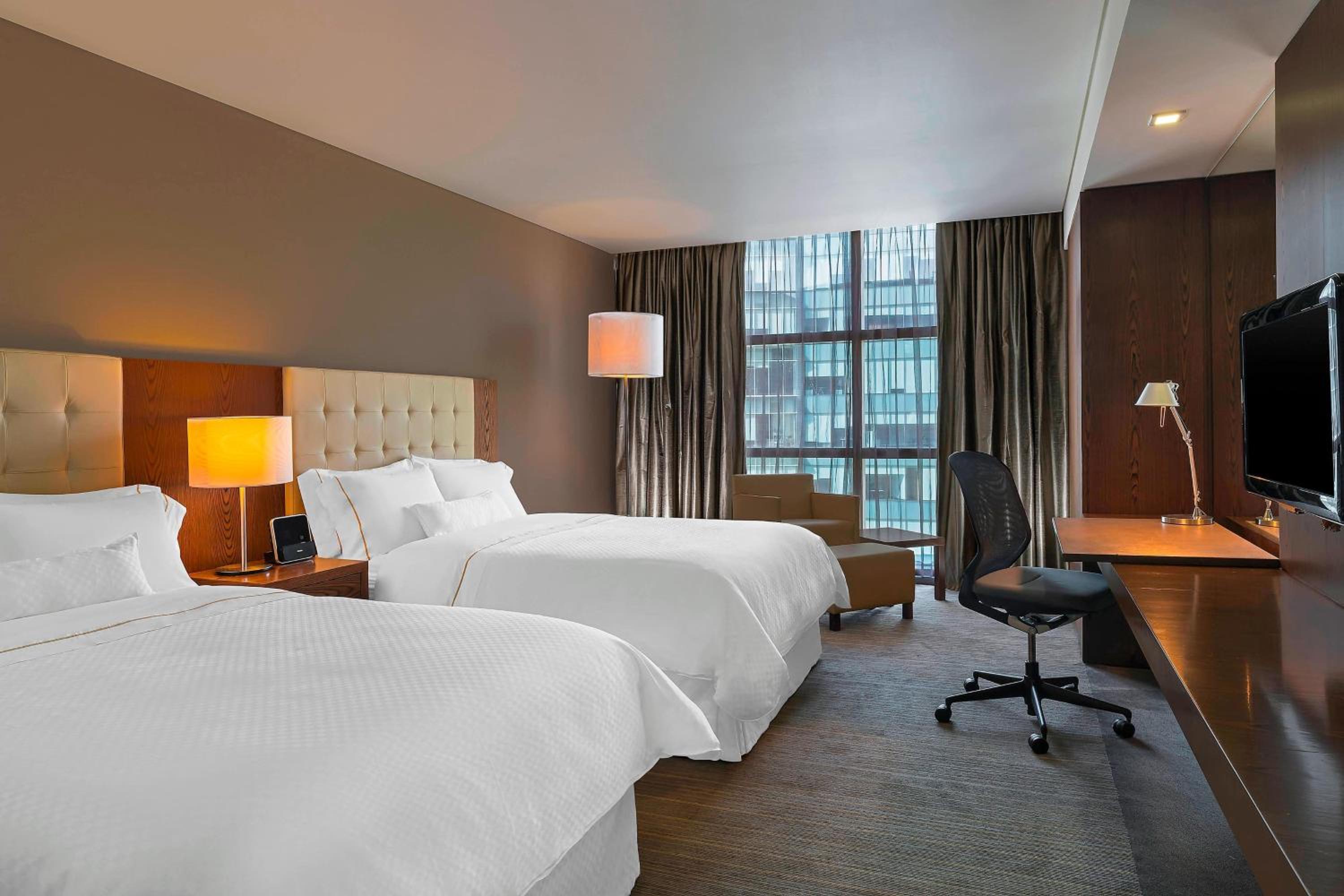 Guest room, 2 Double, City view - Photo 1
