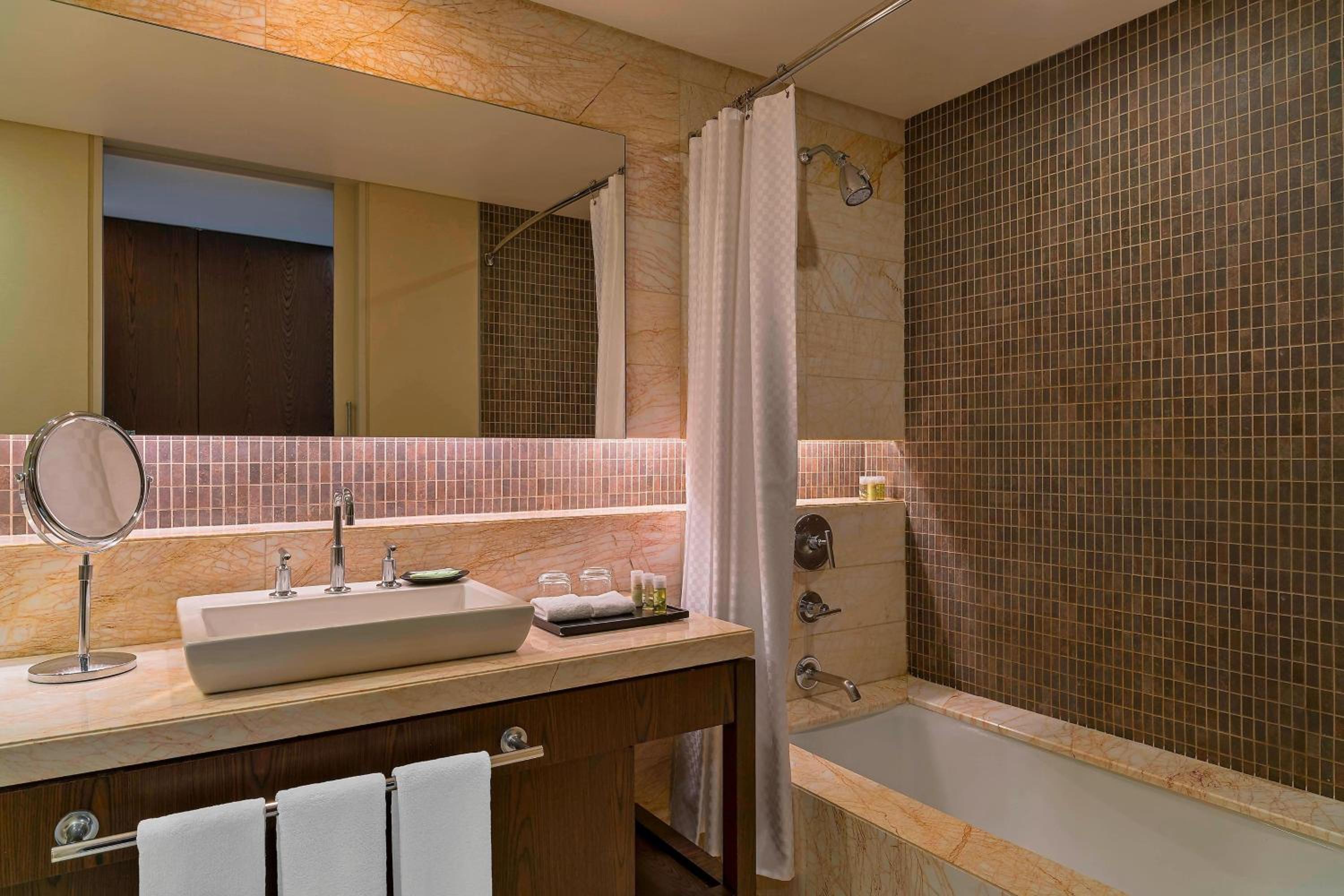 Guest room, 2 Double, City view - Photo 2
