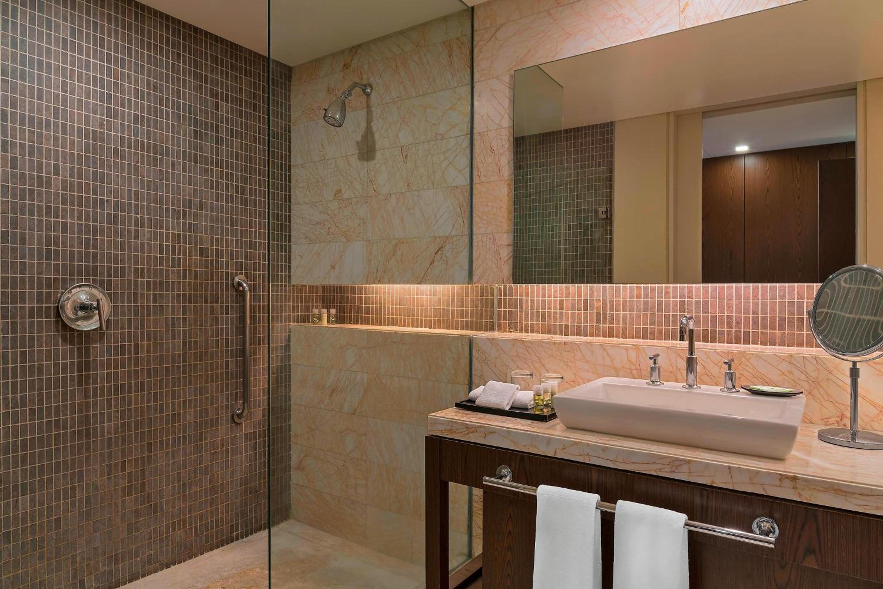 Guest room, 1 King, Valley view, High floor - Photo 3