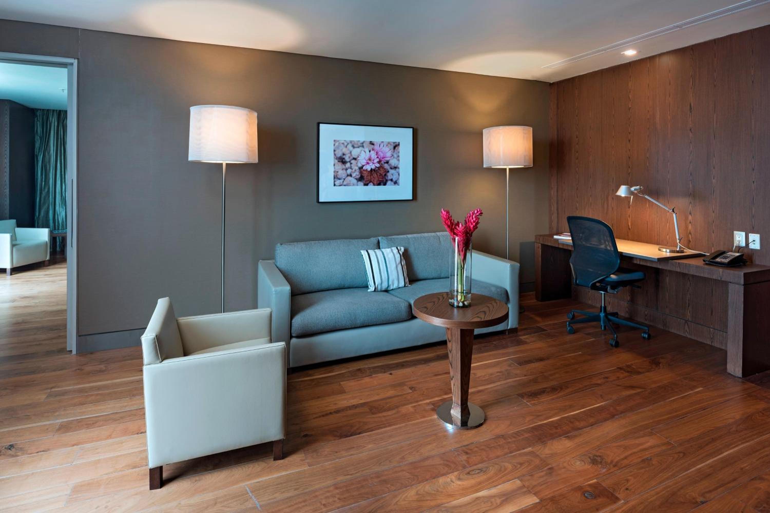 Master Suite, Club lounge access, 1 Bedroom Junior Suite - Photo 3