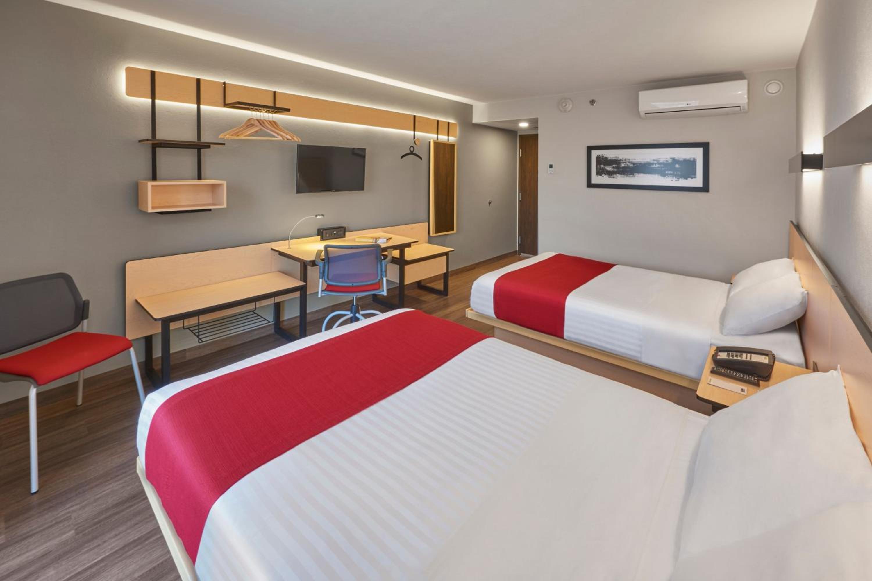 Double Room with Two Double Beds - Photo 3