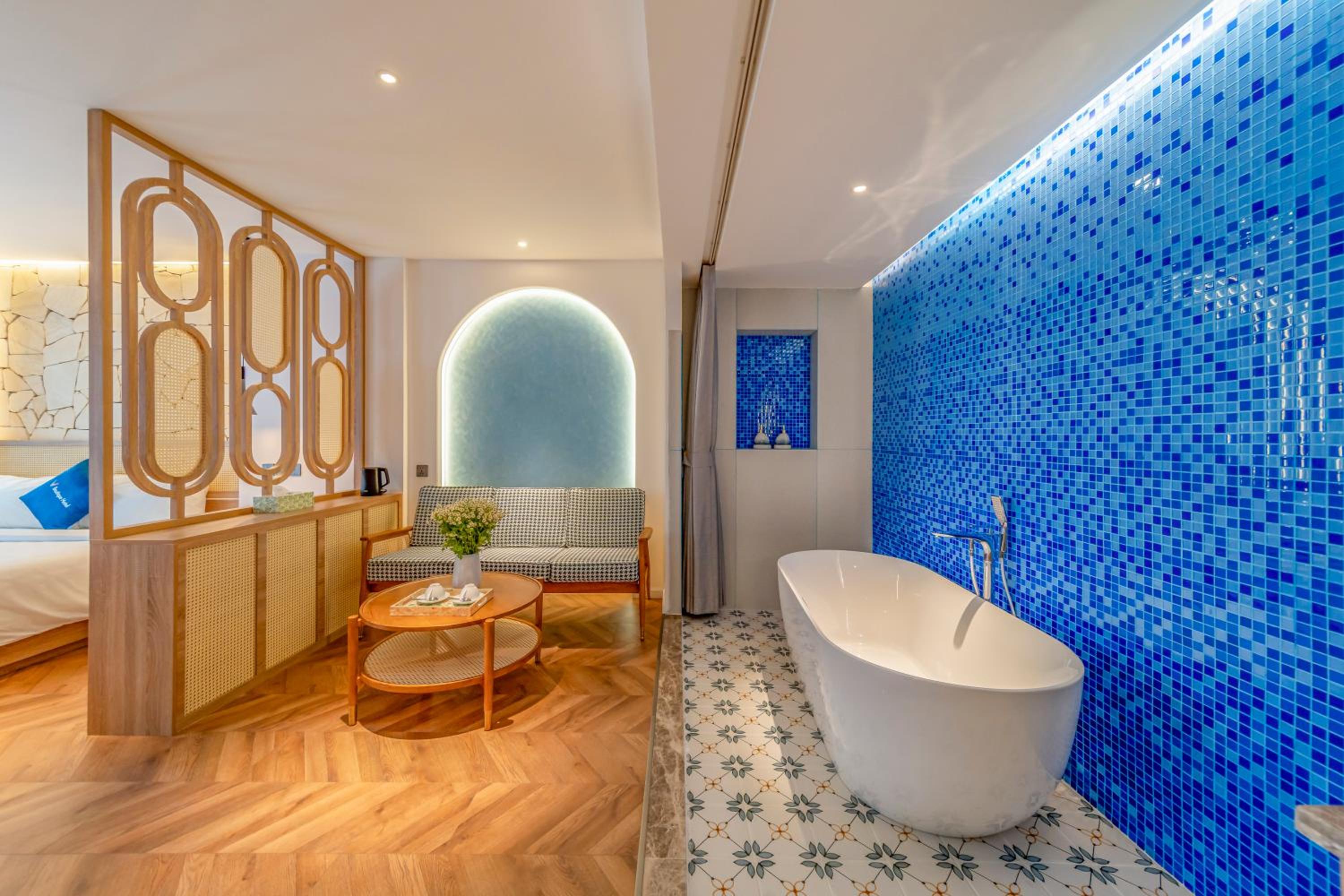 Executive Suite with Balcony photo 2