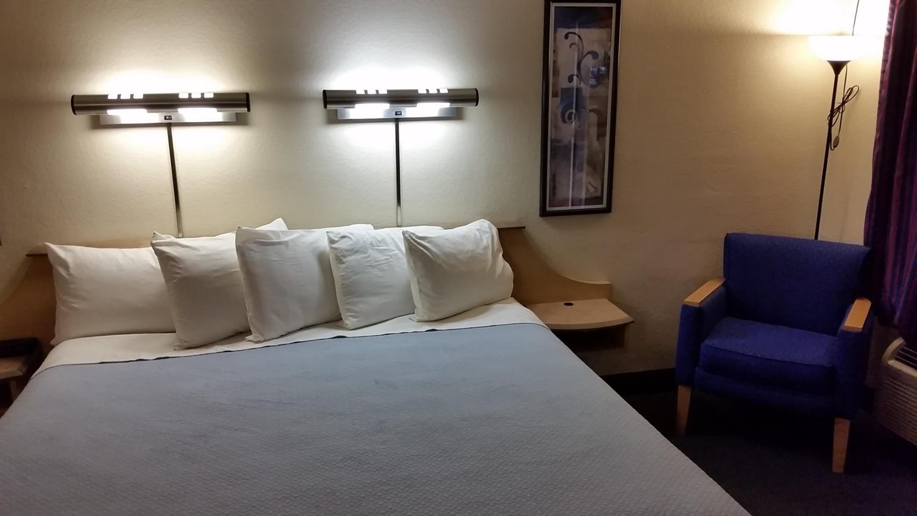 King Room - Non-Smoking