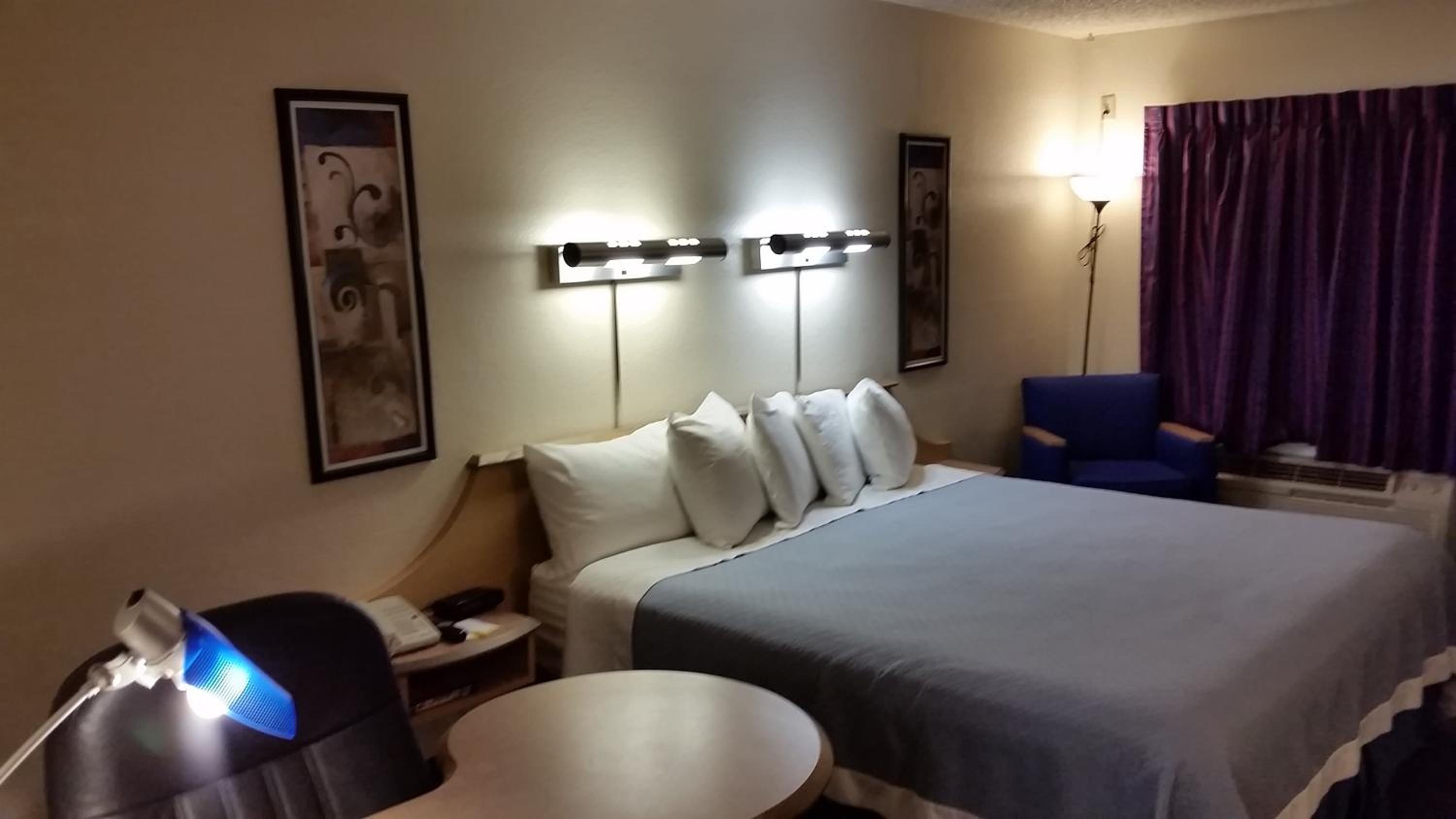 King Room - Non-Smoking photo 2