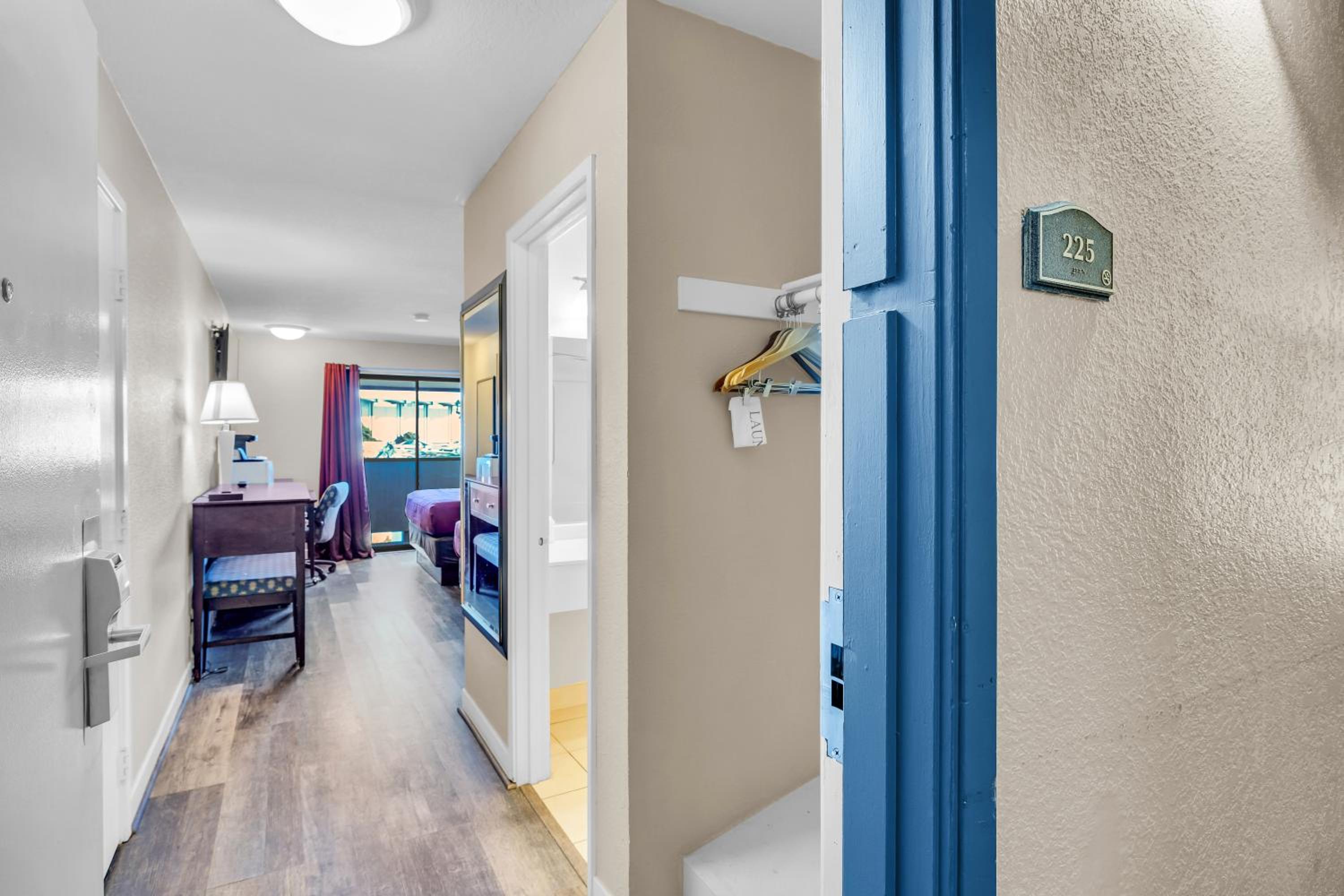 Double or Twin Room with Balcony photo 3