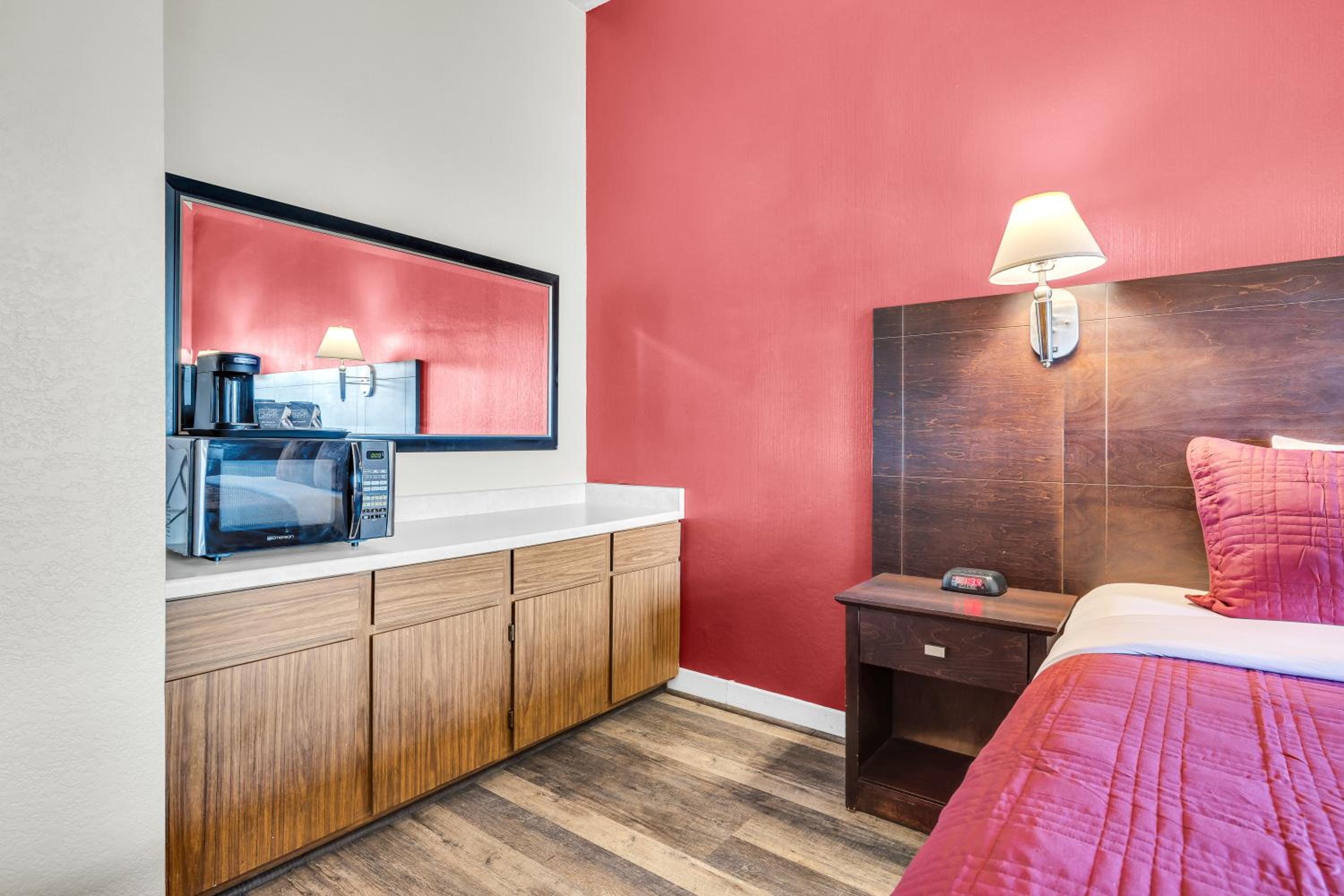 Deluxe King Room photo 2