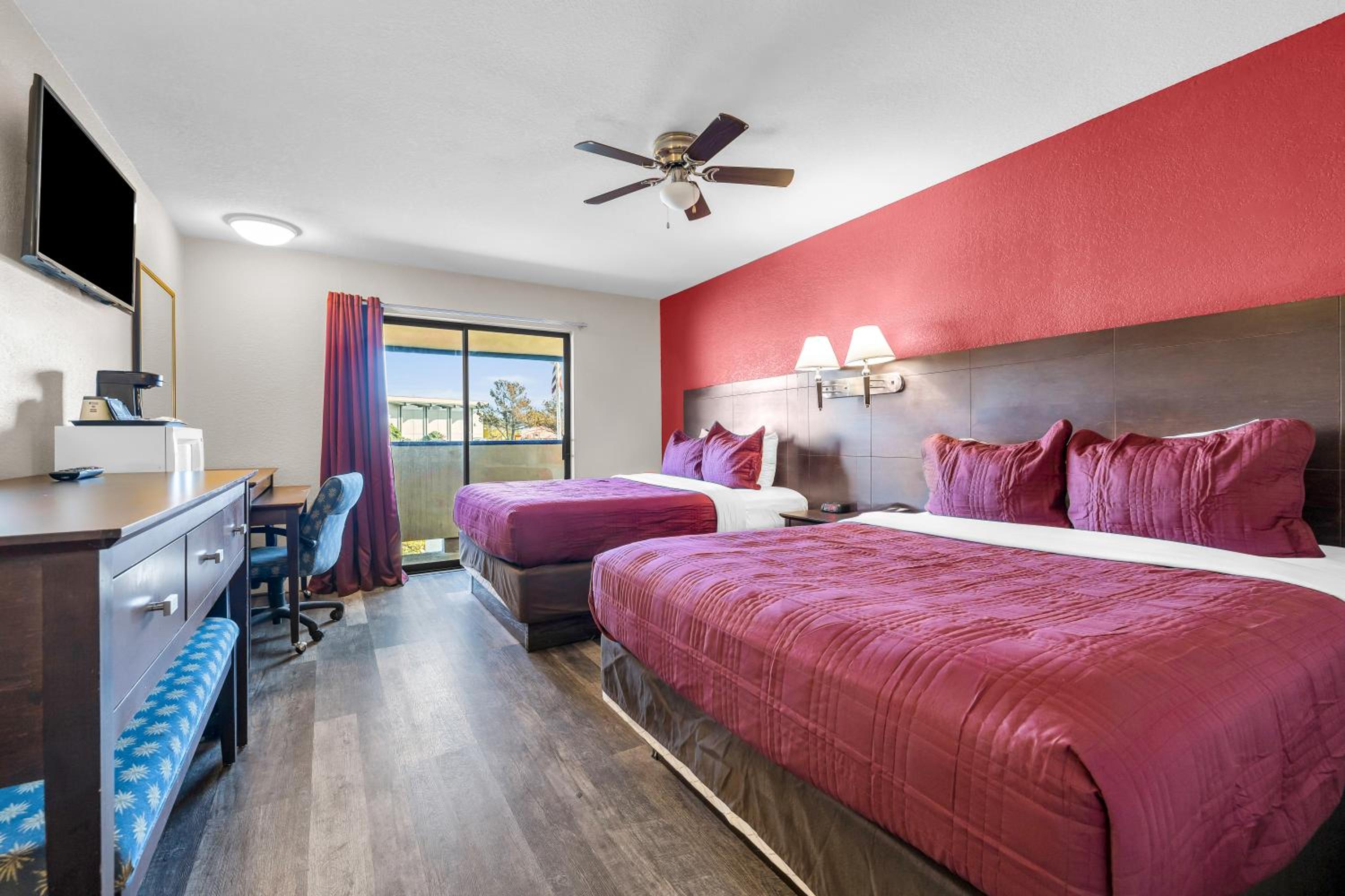 Double or Twin Room with Balcony photo 2