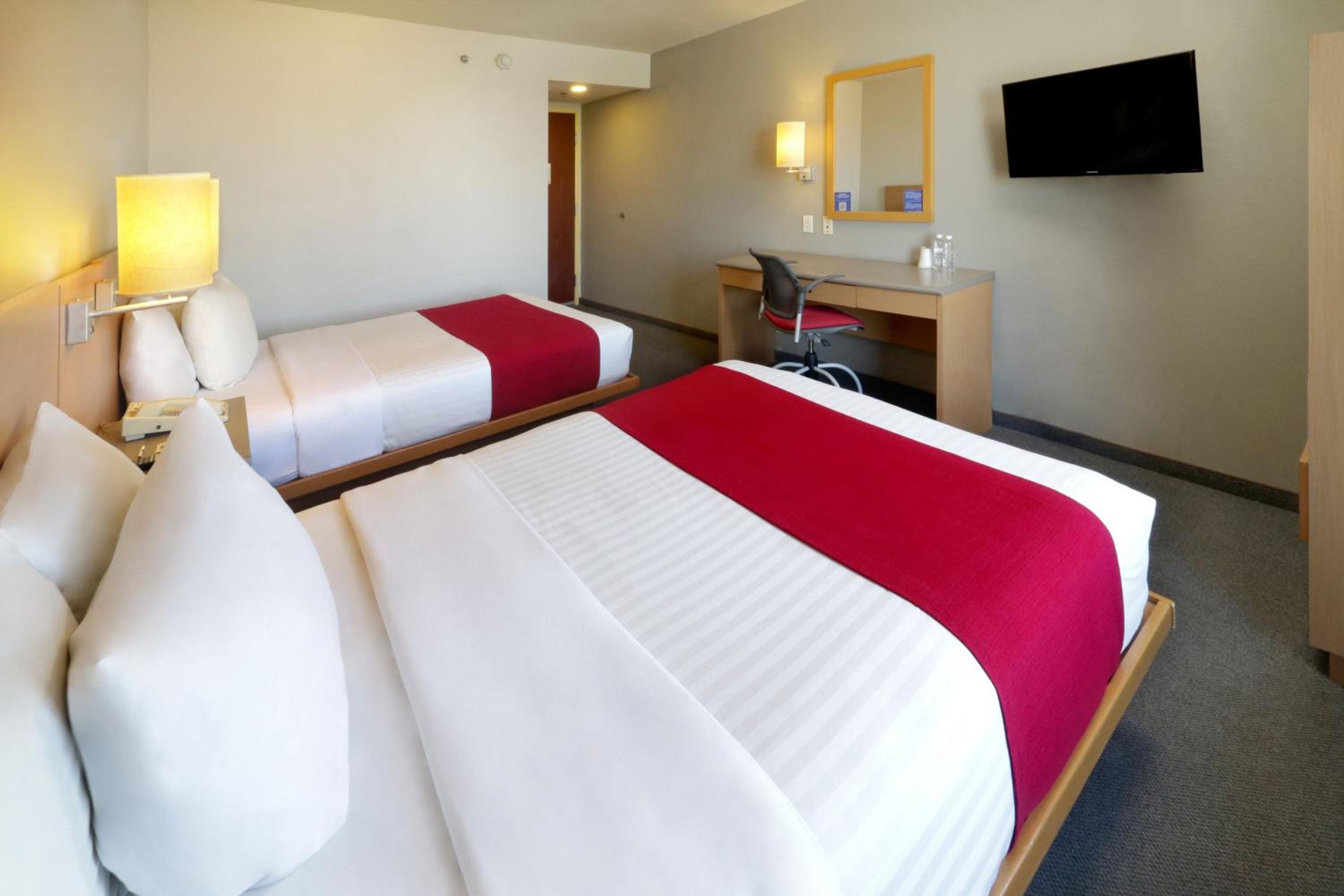 Double Room with Two Double Beds - Photo 8