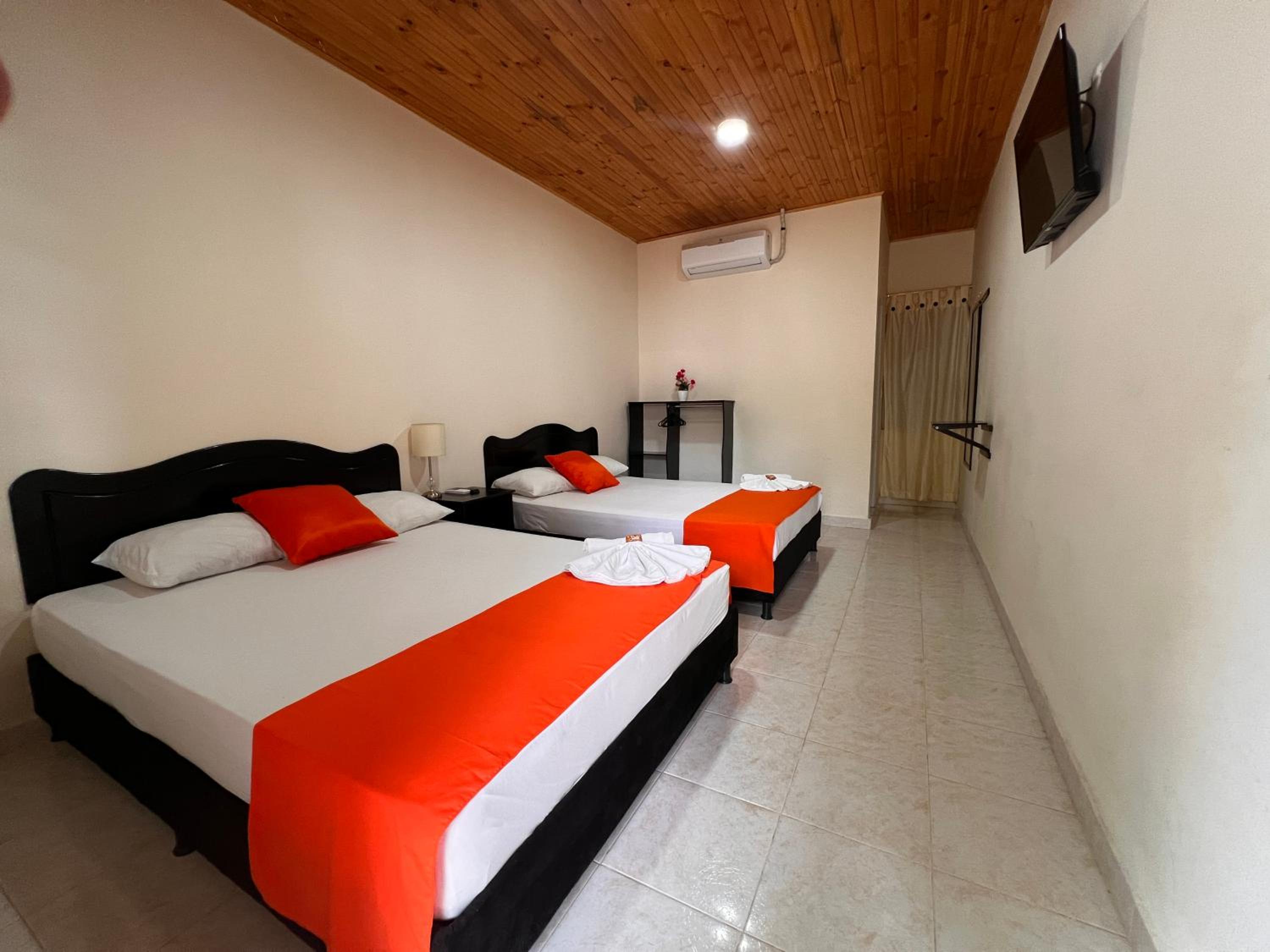 Twin Room with Air-Conditioning photo 1