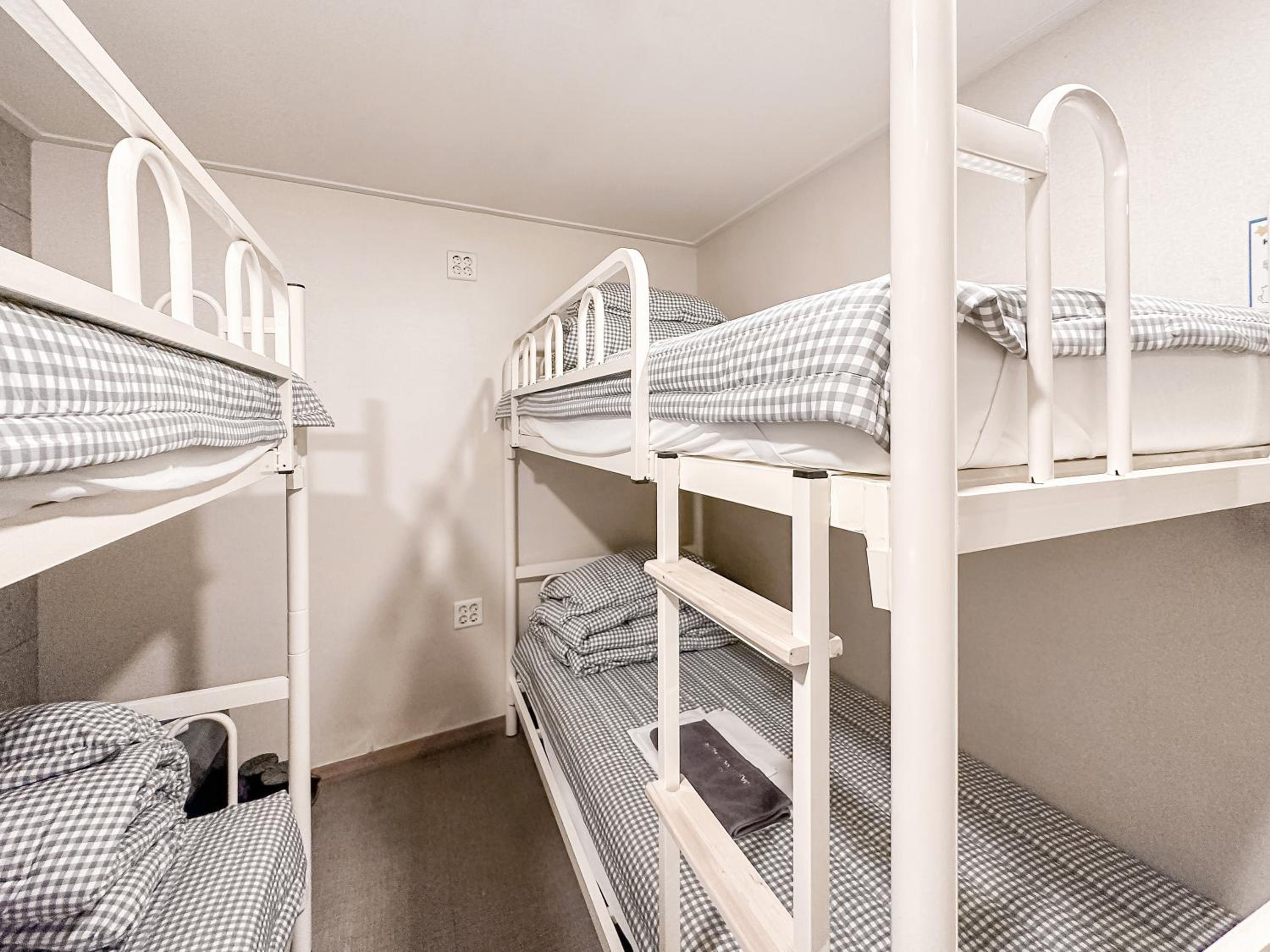 Bed in 4-Bed Female Dormitory Room photo 2