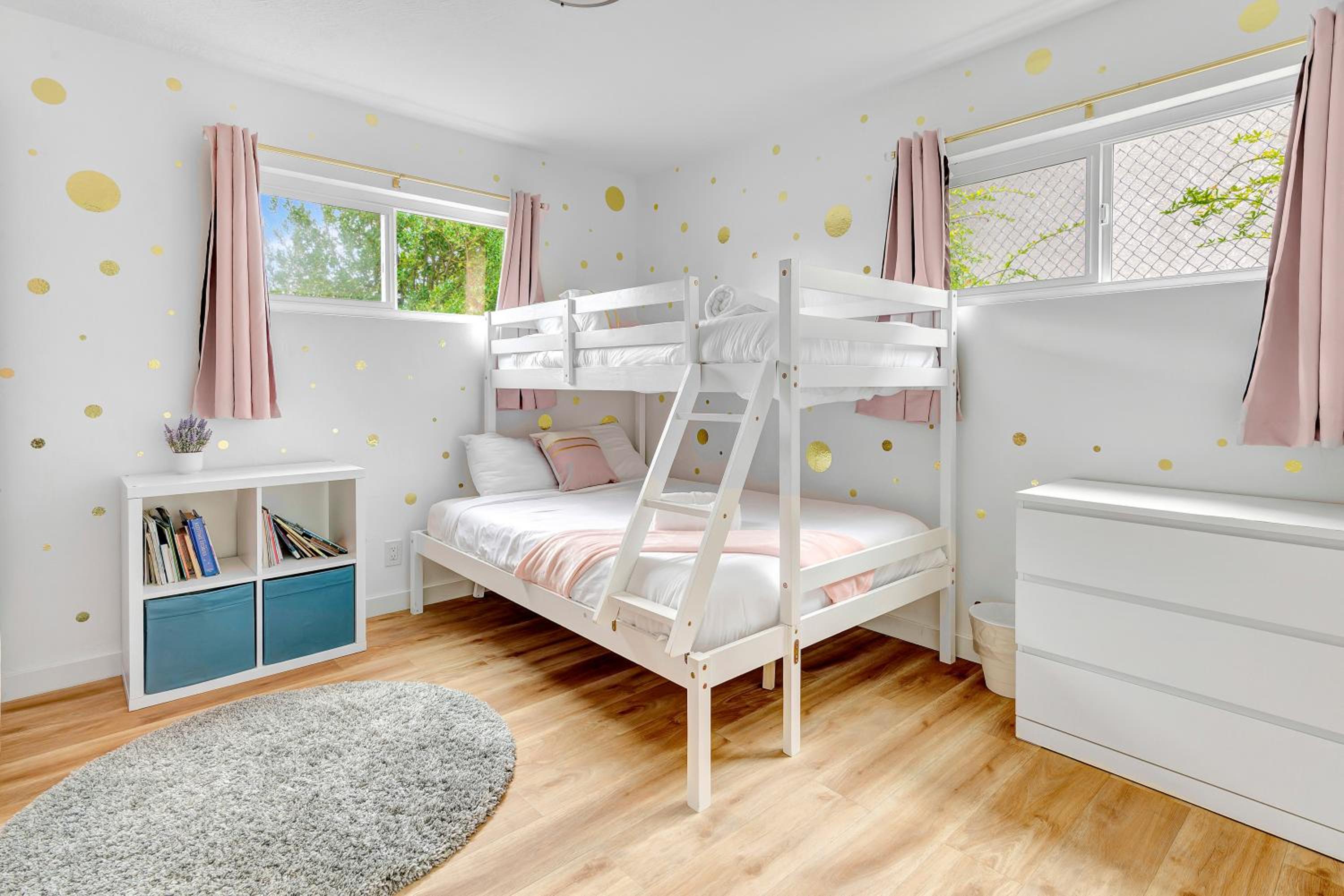 Four-Bedroom House photo 2