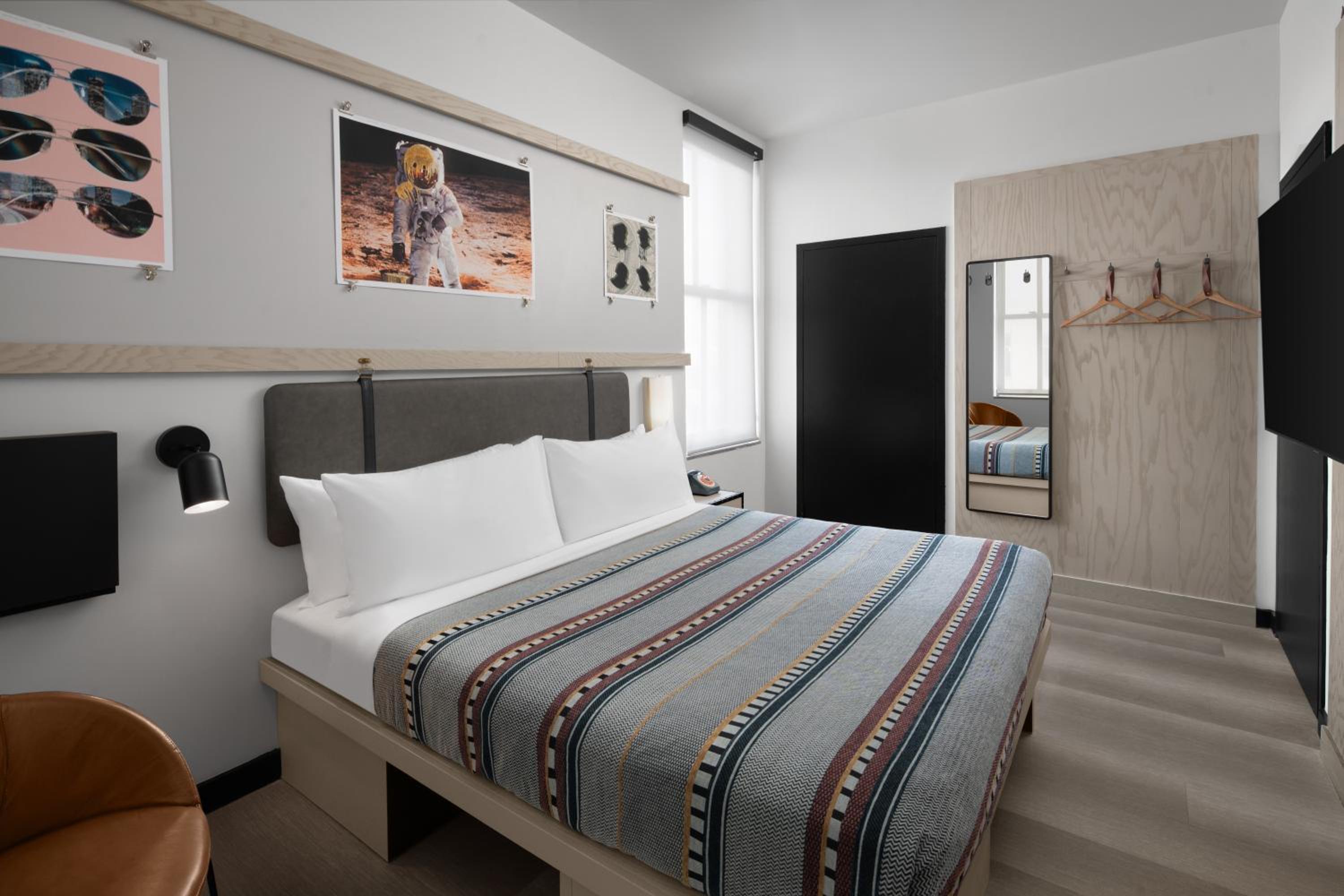 Standard King Room - Photo 1