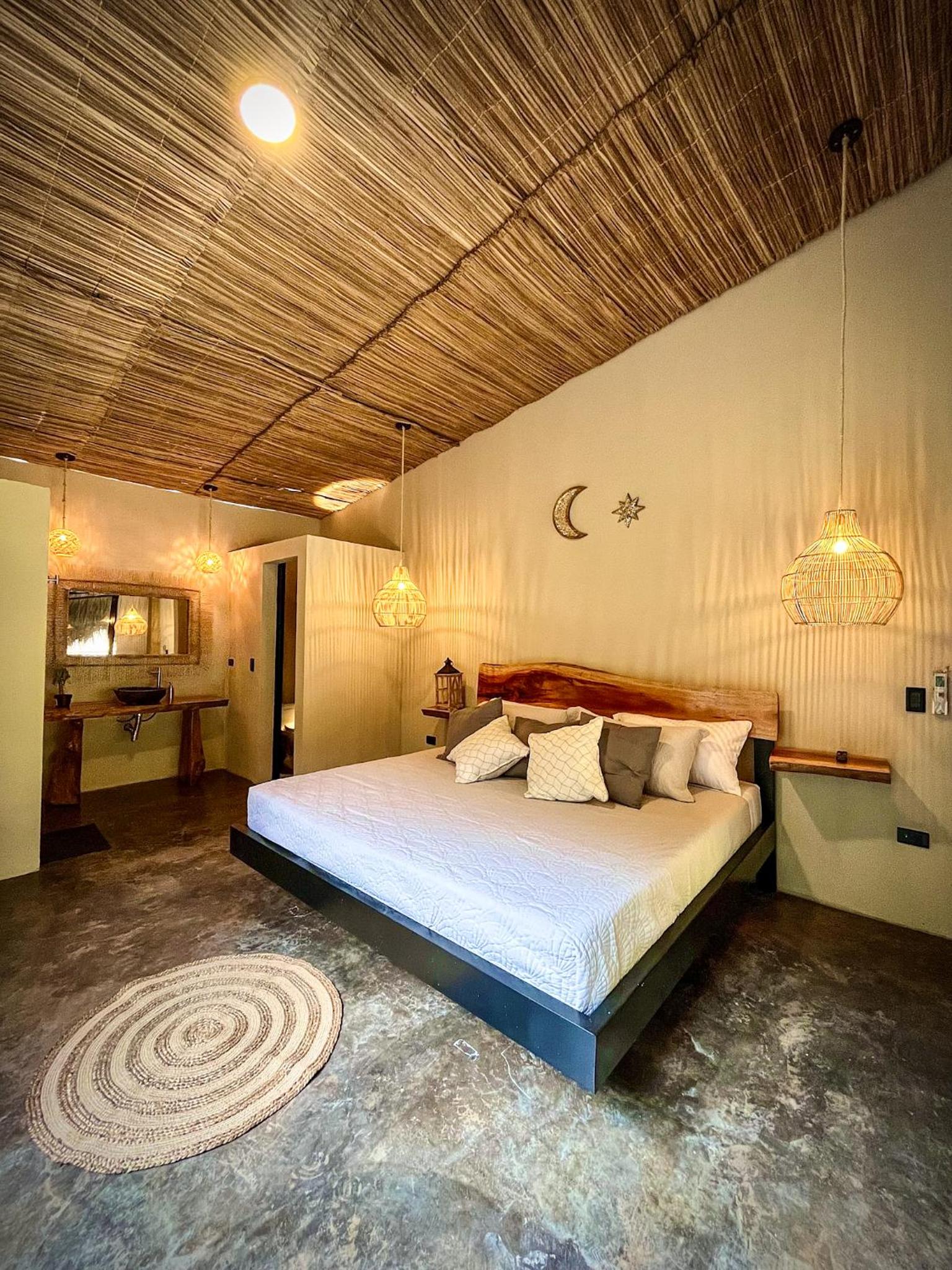 Deluxe King Suite photo 2
