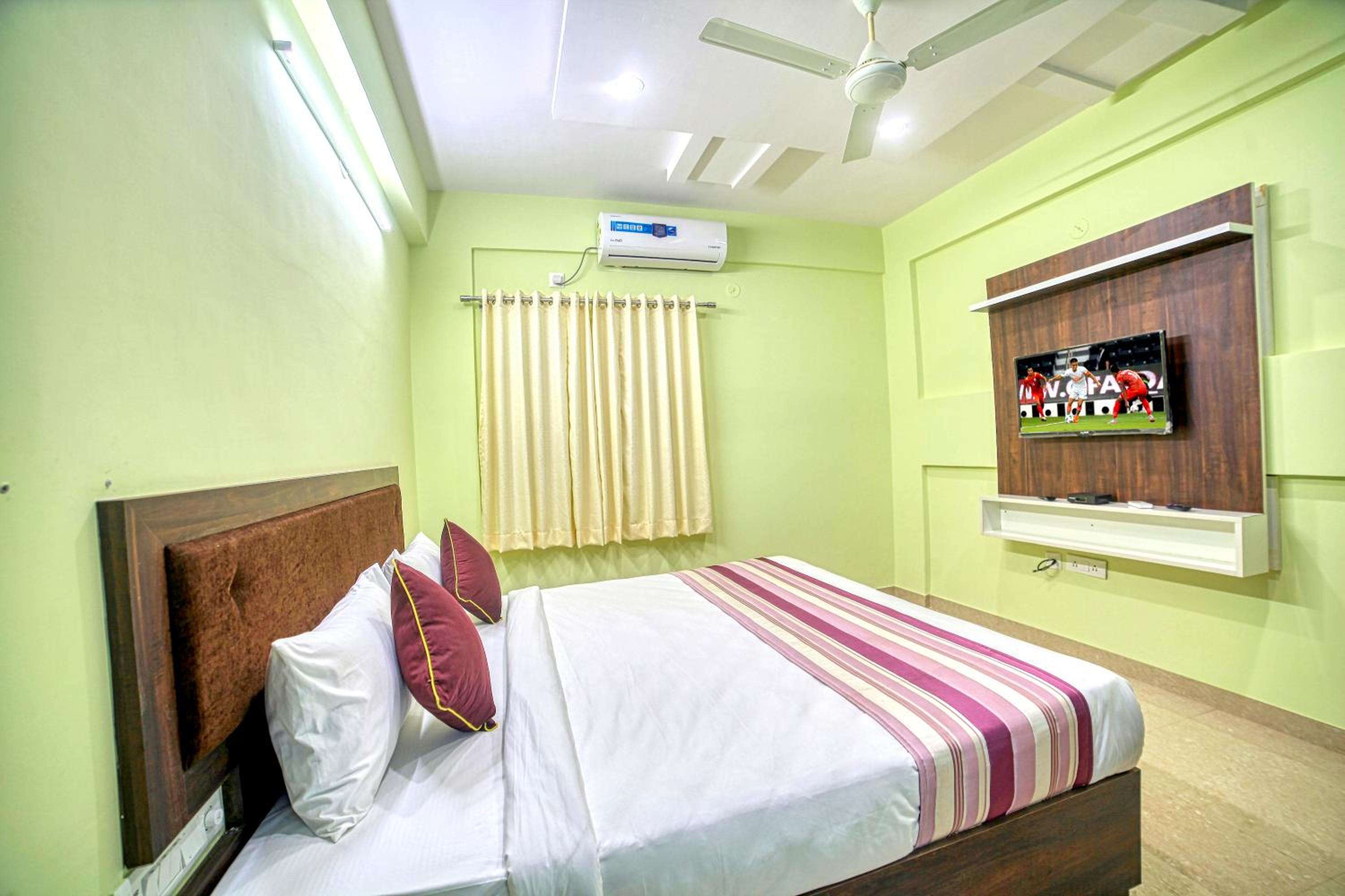 King Room With Two King Beds photo 3
