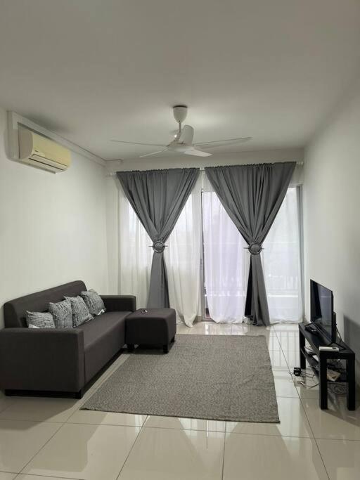 Three-Bedroom Apartment photo 1