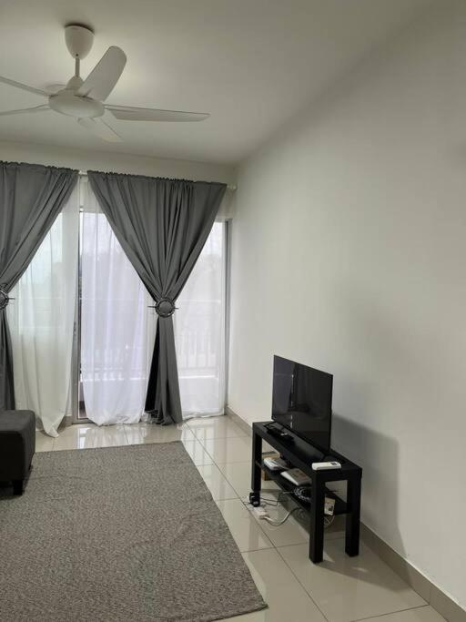 Three-Bedroom Apartment photo 2