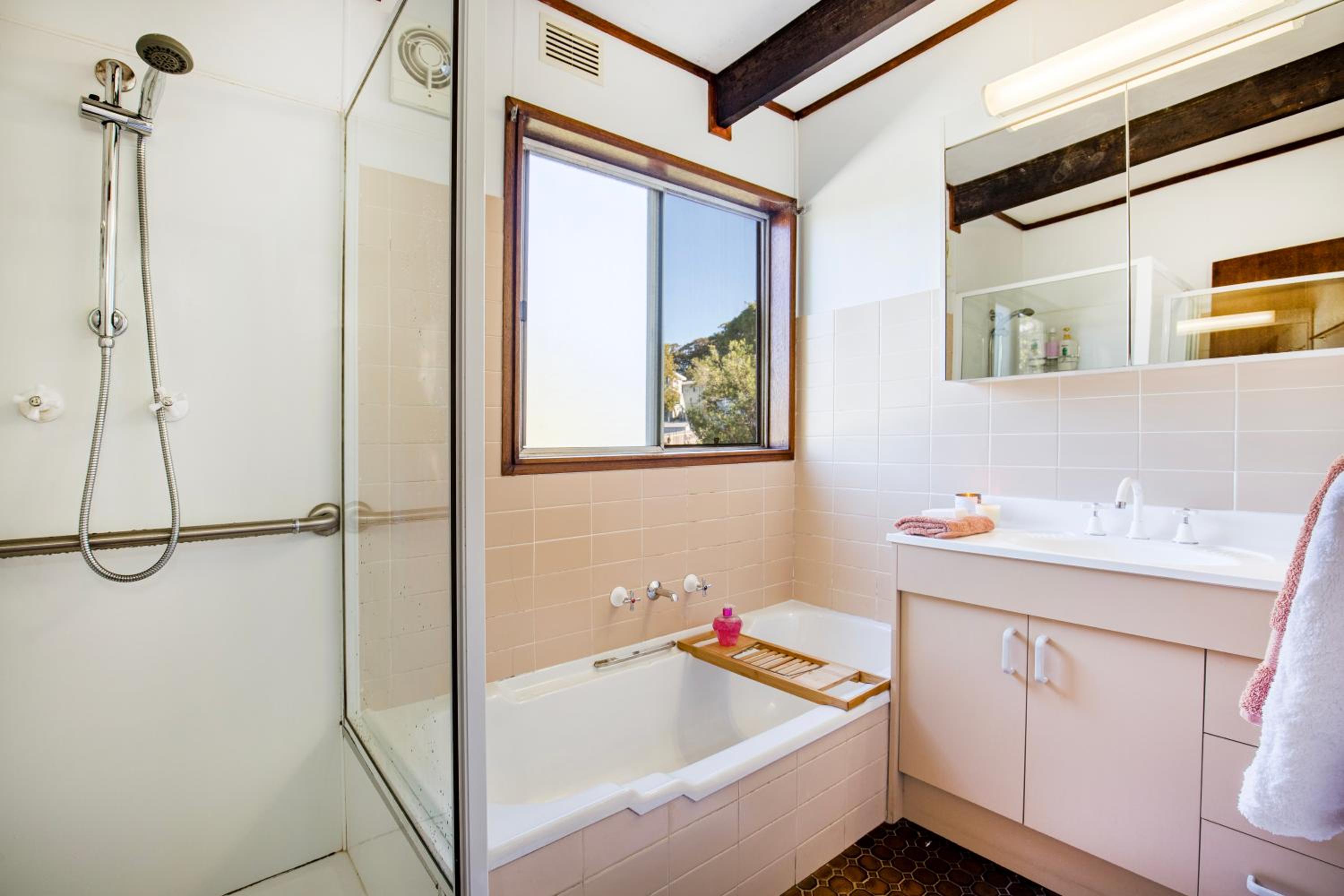Three-Bedroom House photo 2