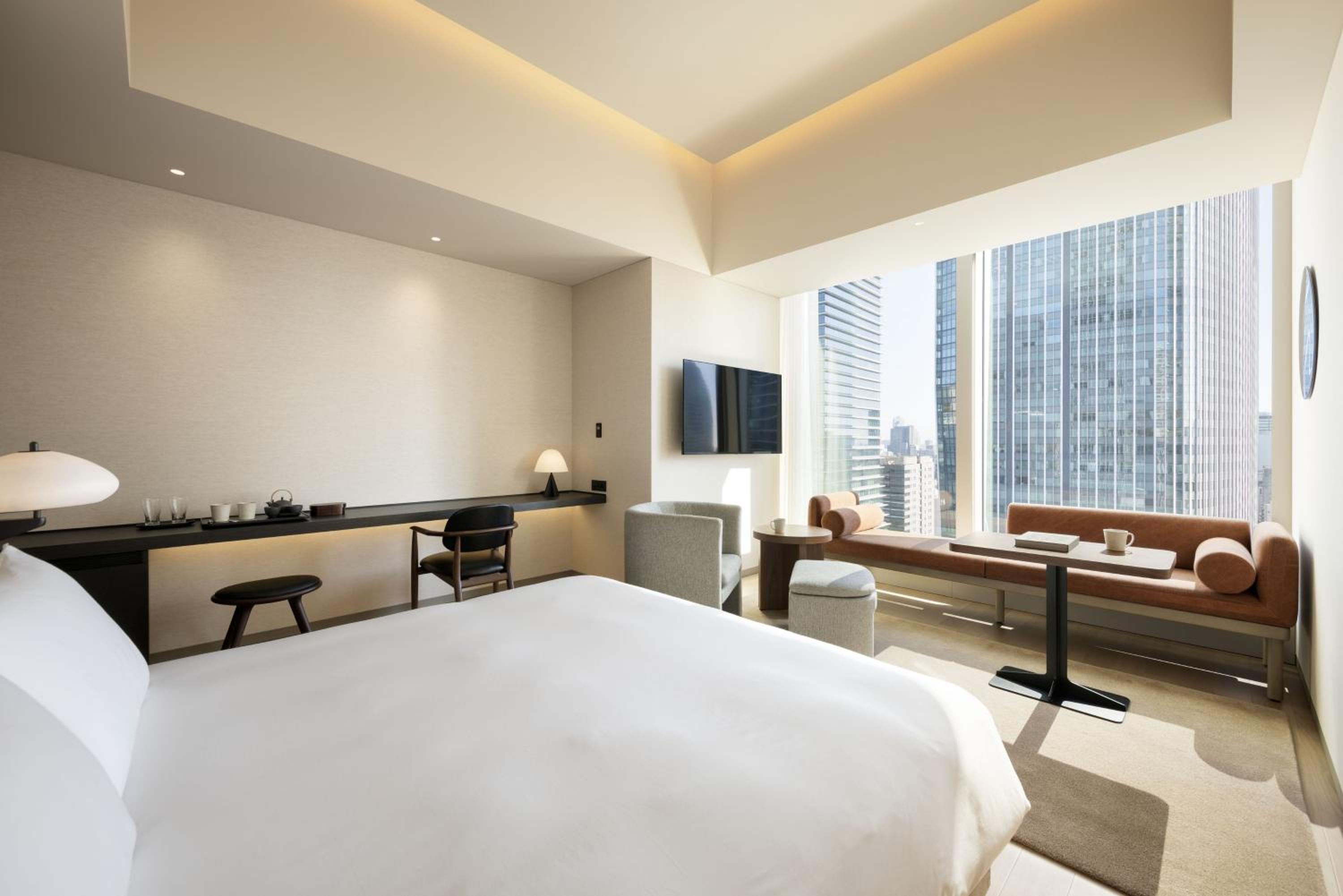 Deluxe King Room with One King Bed and City View