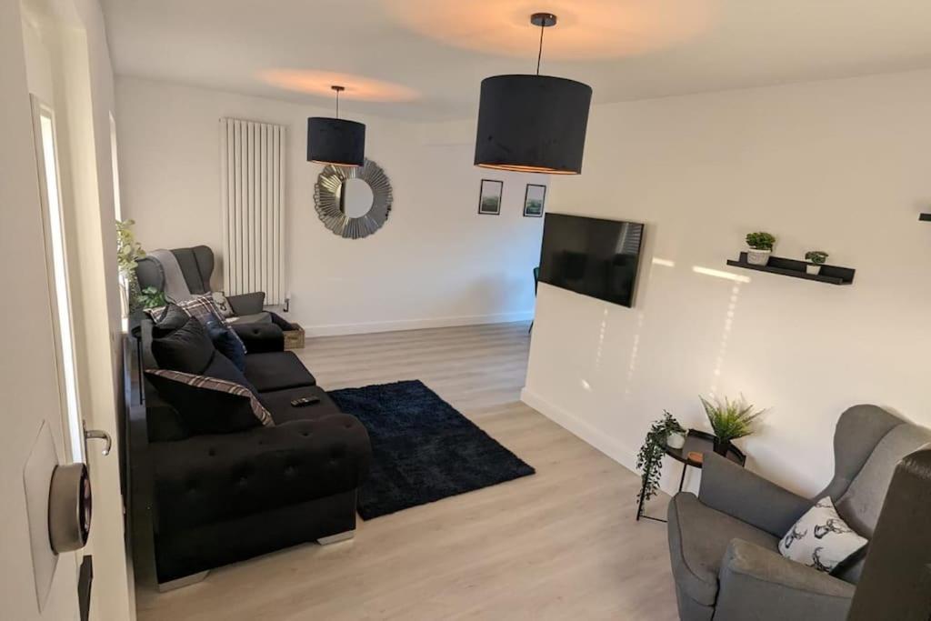 Three-Bedroom House photo 2