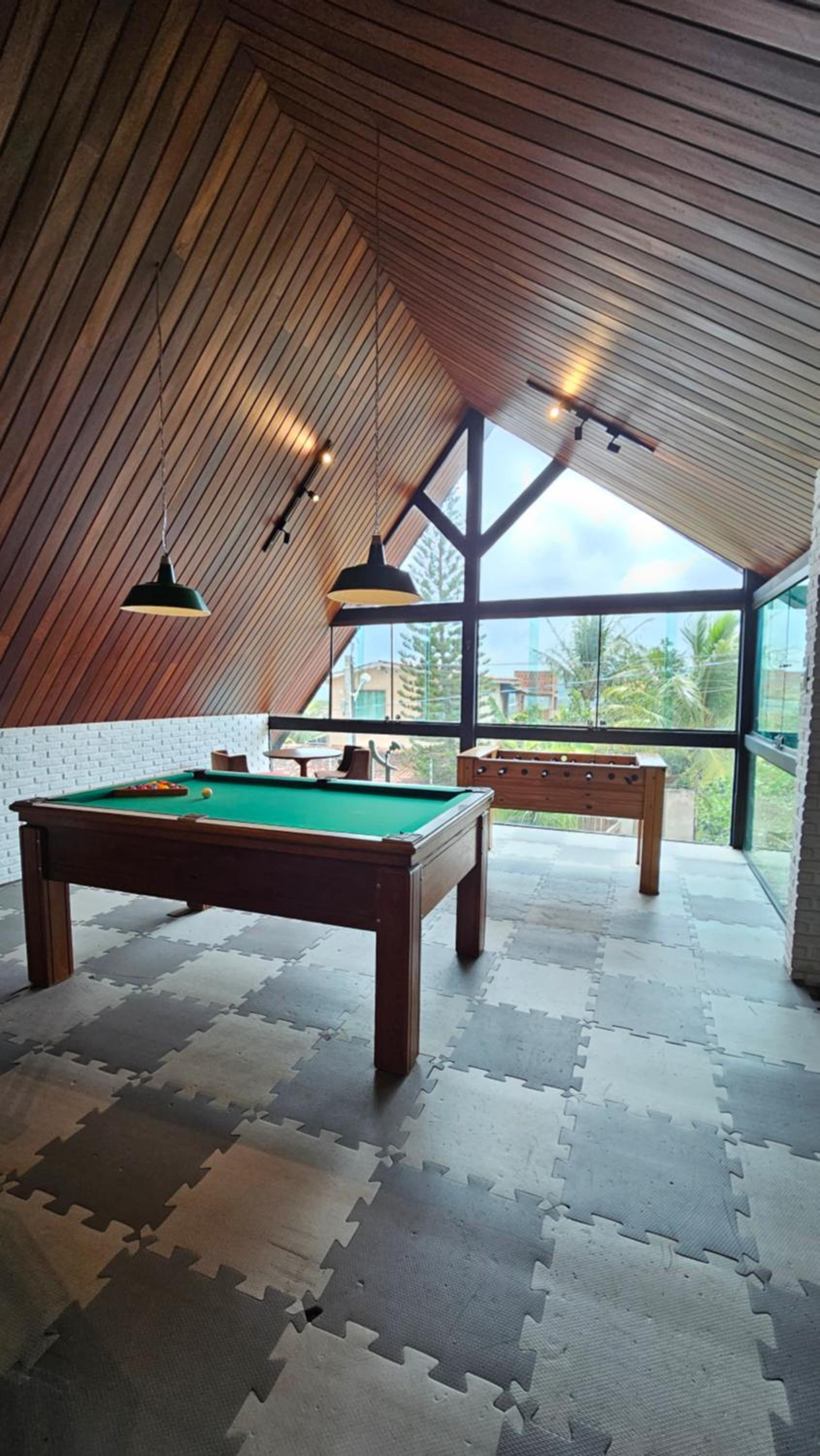 Five-Bedroom House photo 3