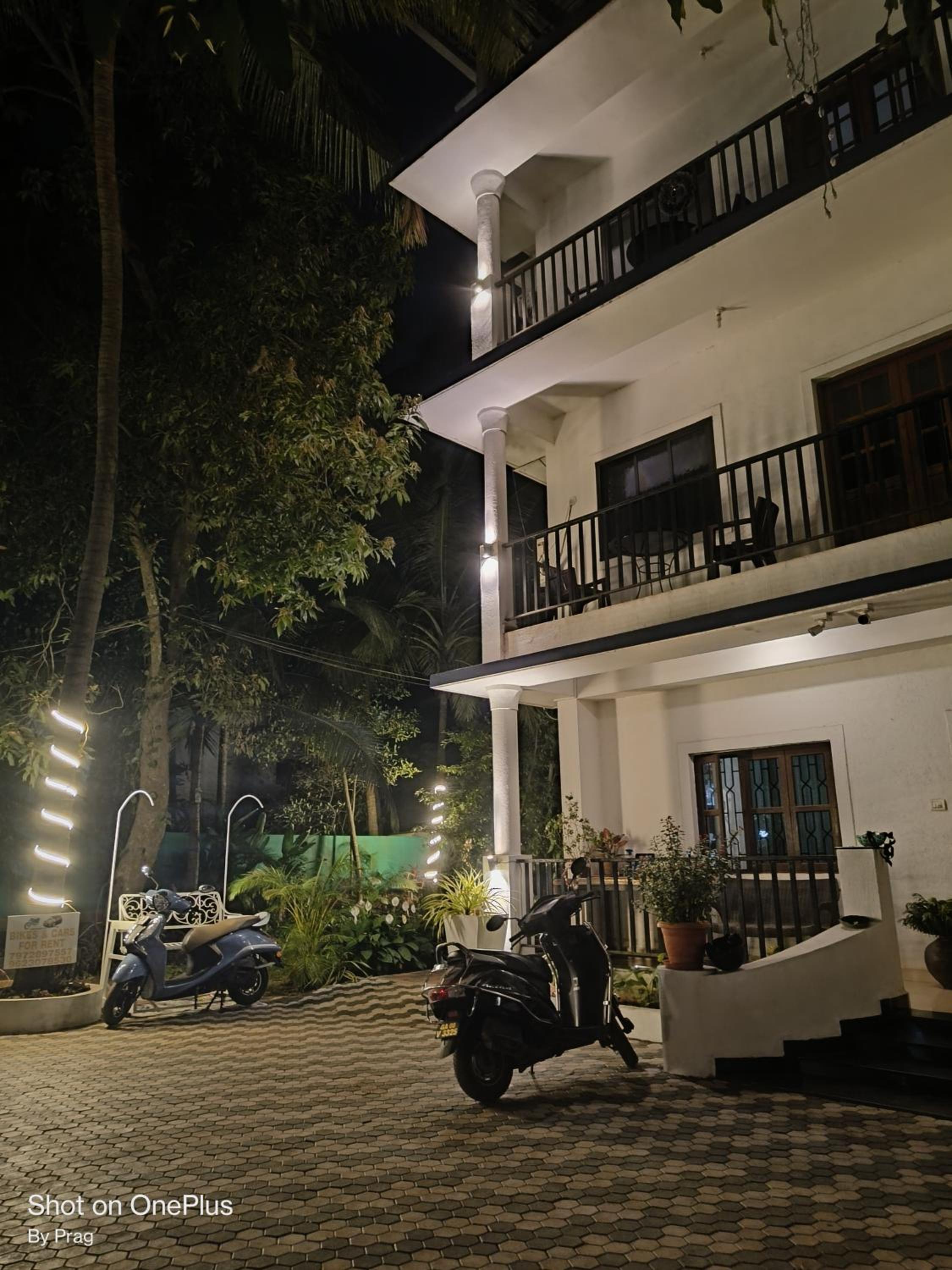 Deluxe Double Room with Balcony - Photo 44