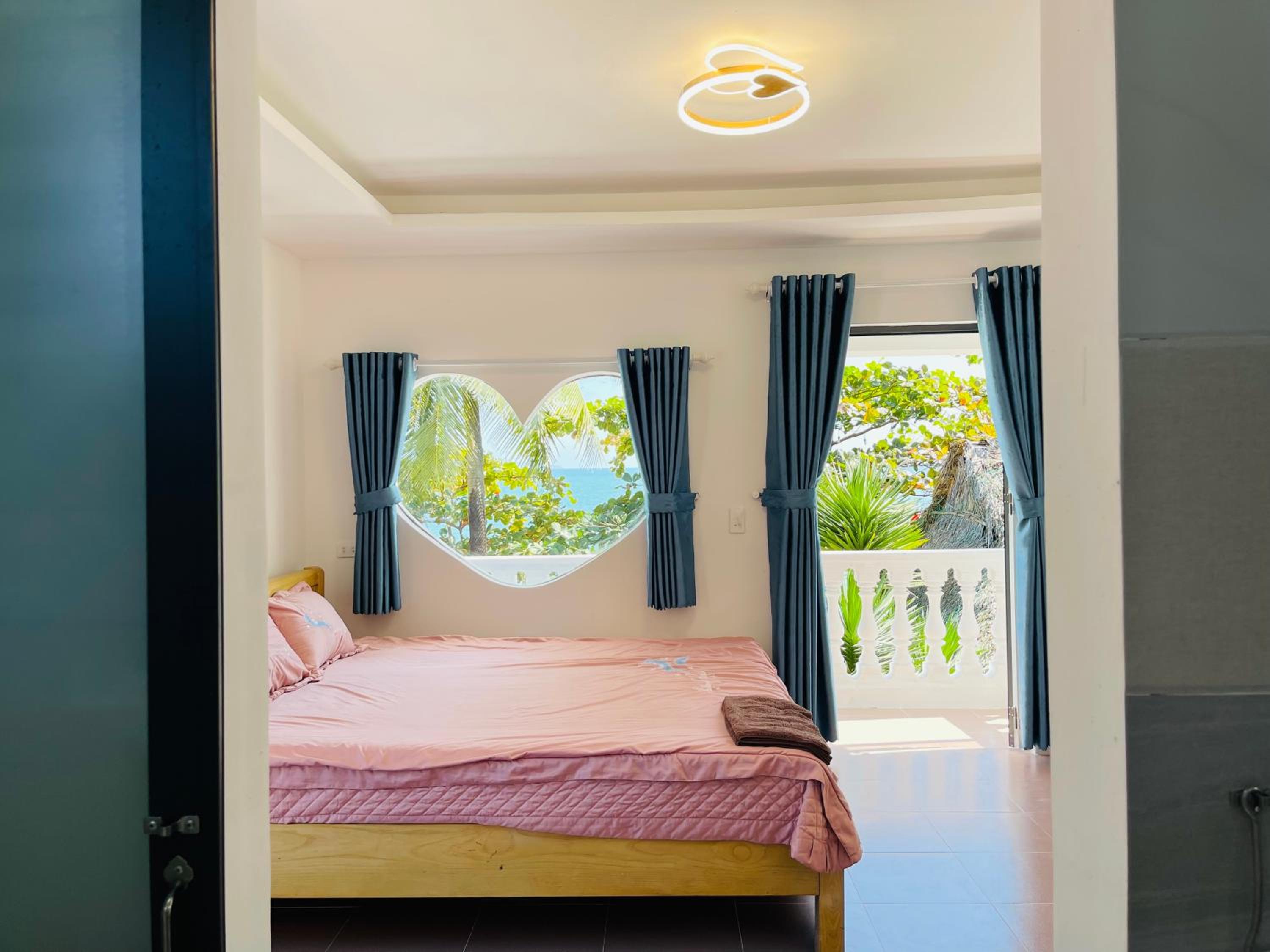 Double Room with Balcony and Sea View